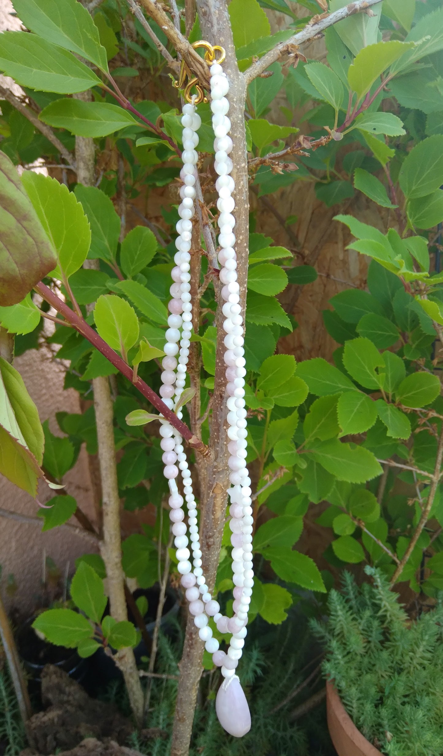 Double collier "Apaisement" en kunzite et nacre