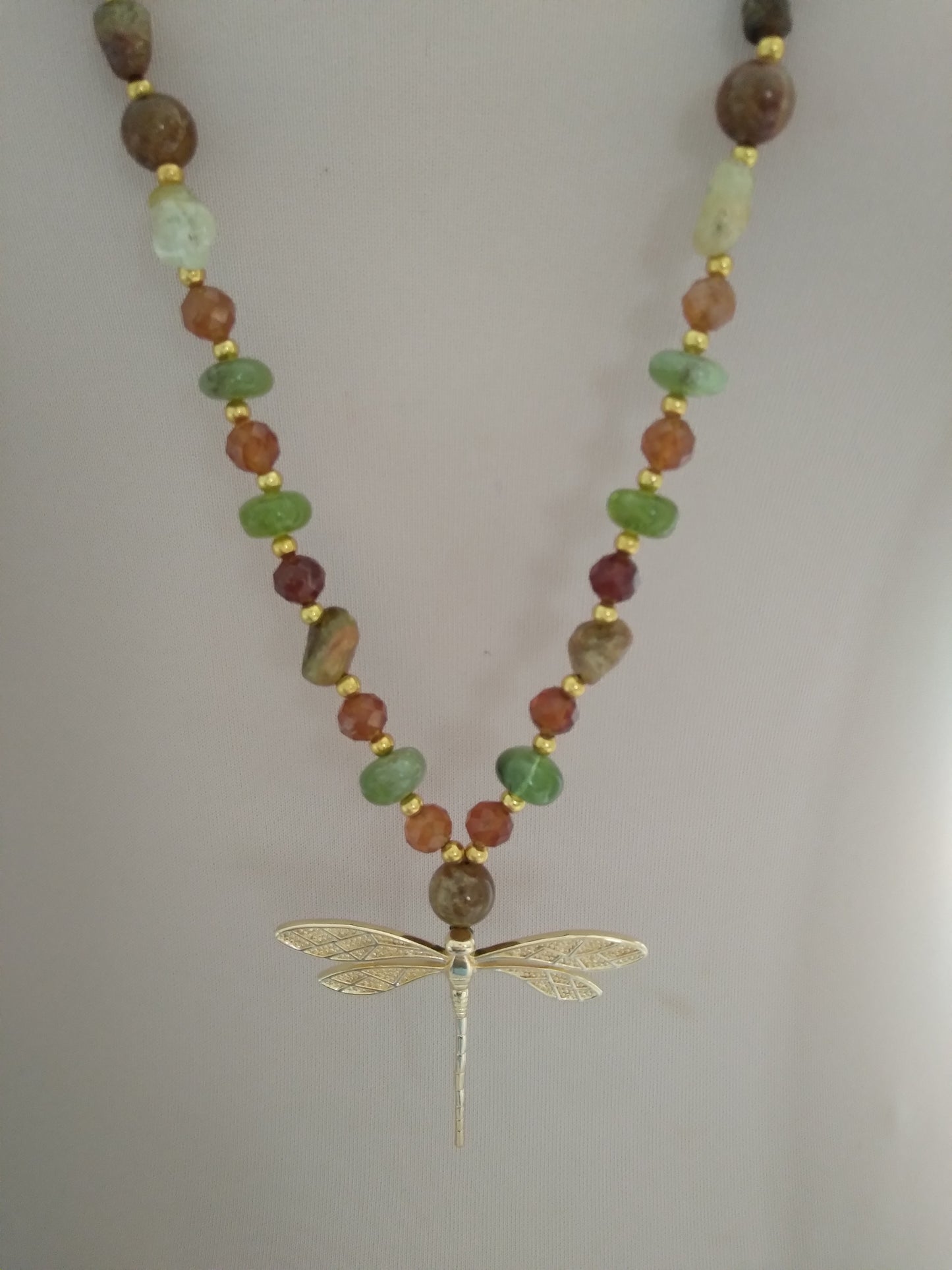 Mala personnalisé en grenat vert et grenat hessonite "Libellule"