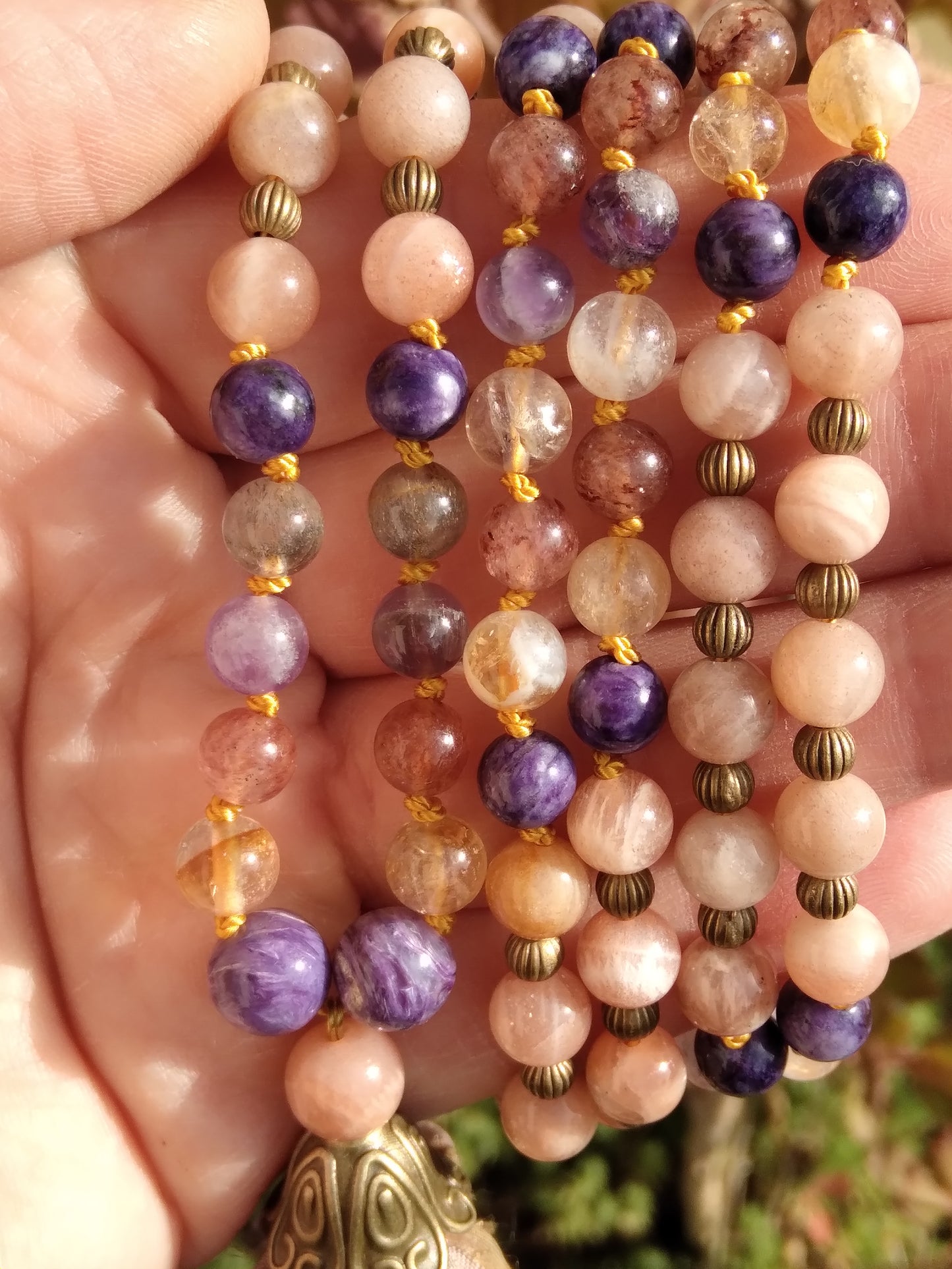 Mala en auralite 23, pierre de lune rose et charoïte "Calme"