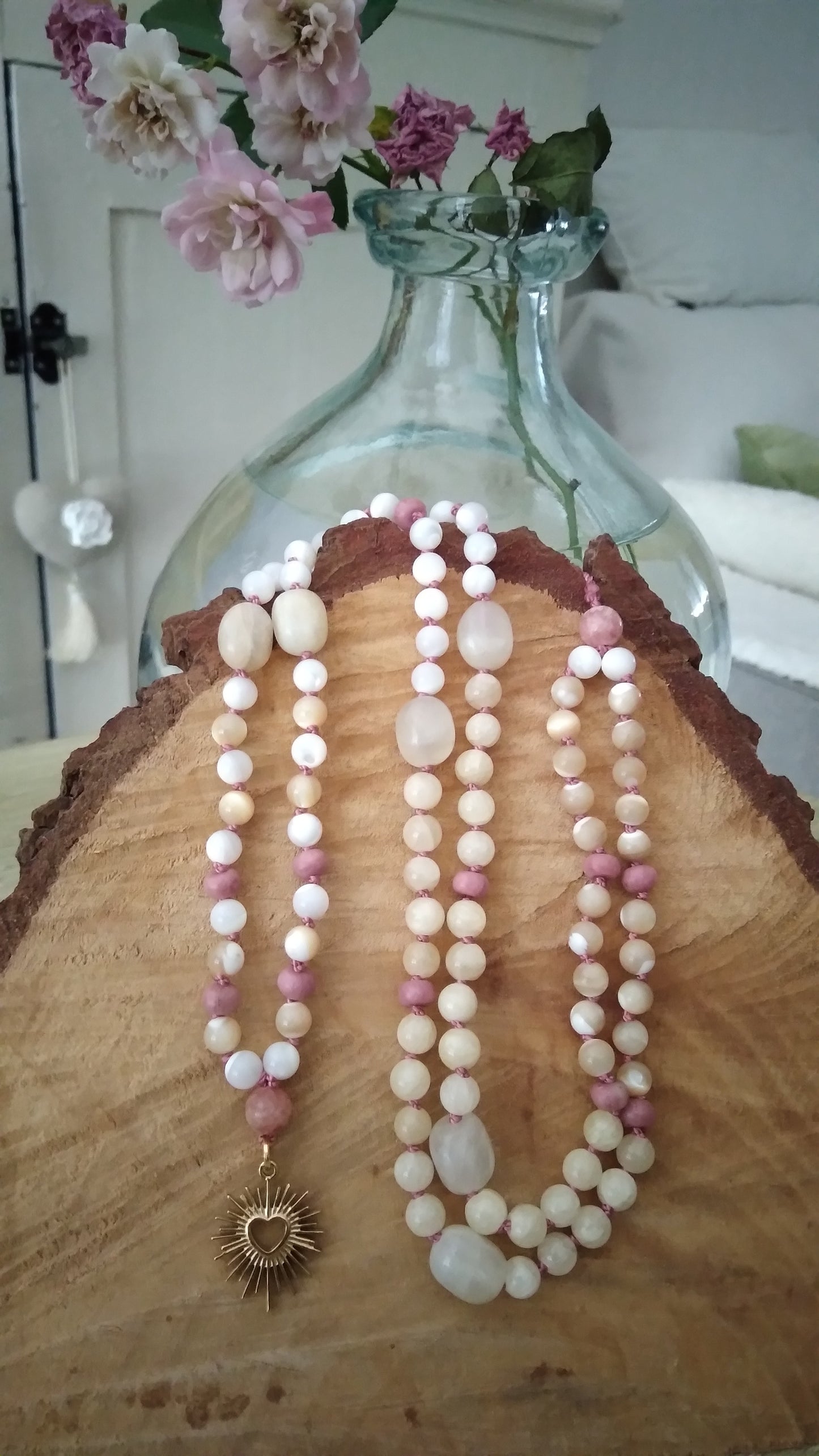 Mala en nacre, pierre de lune, calcite jaune, rhodonite et rhodochrosite "Sacré cœur"