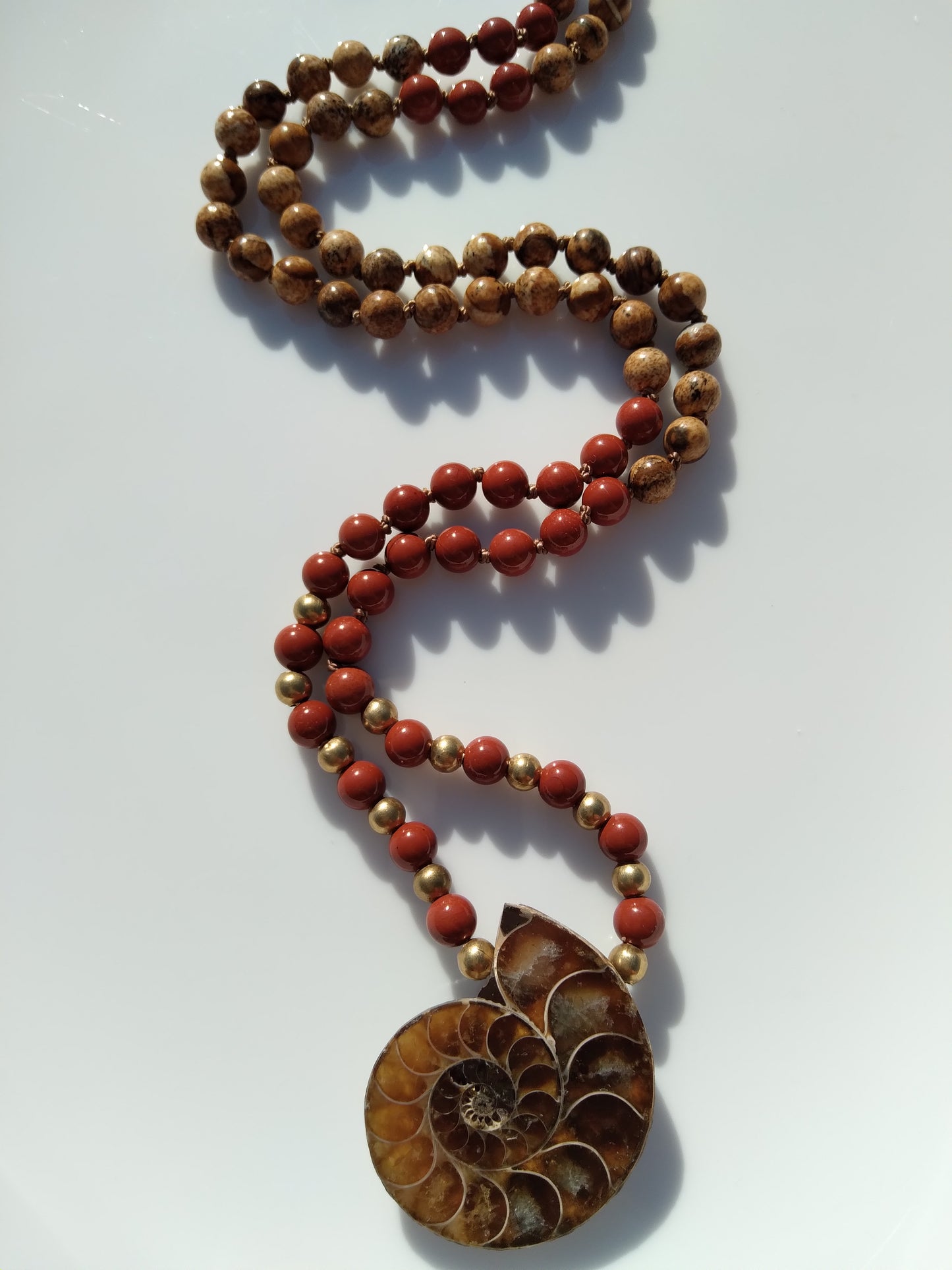 Mala en jaspe rouge, jaspe paysage et ammonite - Commande personnalisée