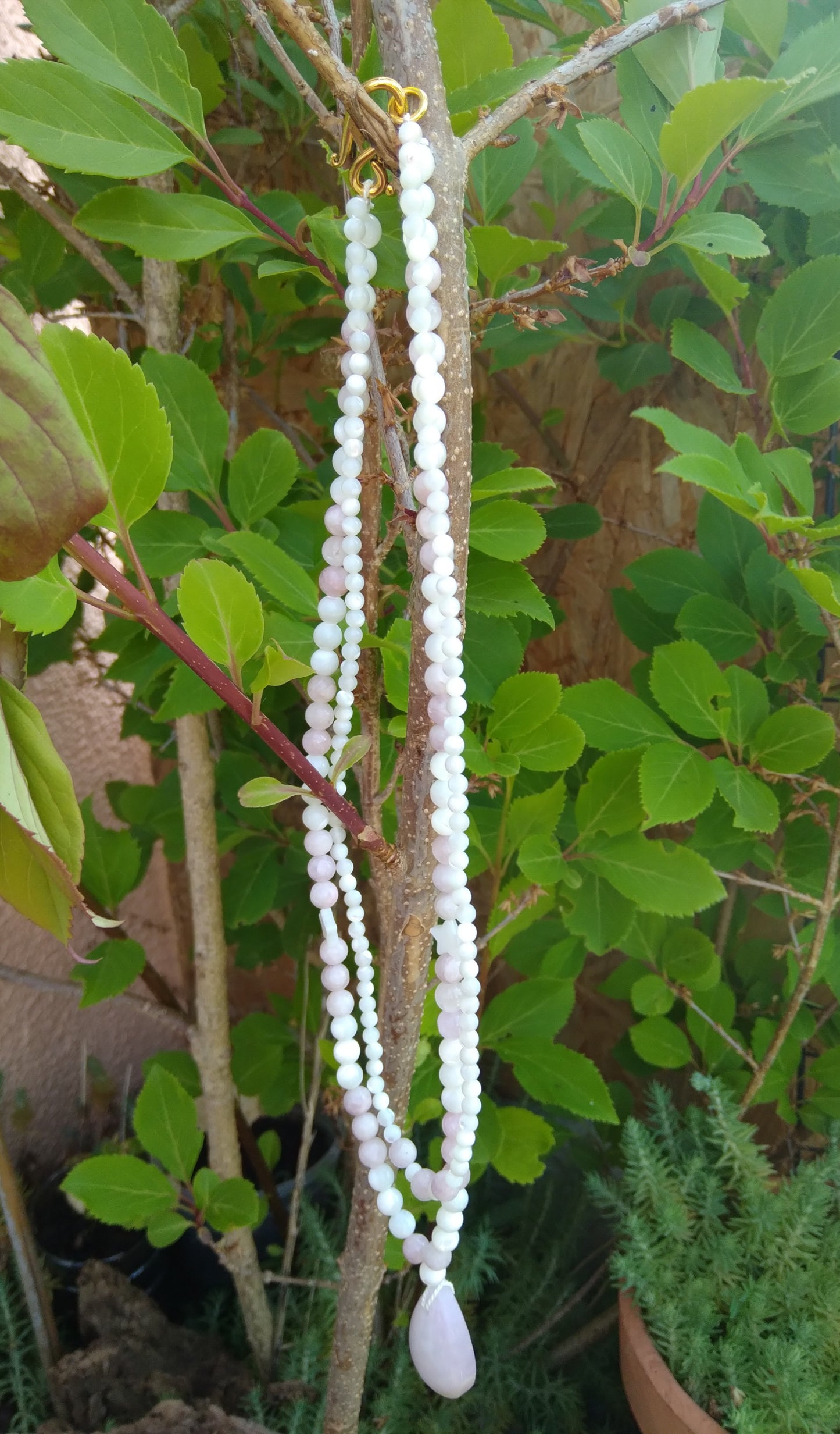 Double collier "Apaisement" en kunzite et nacre