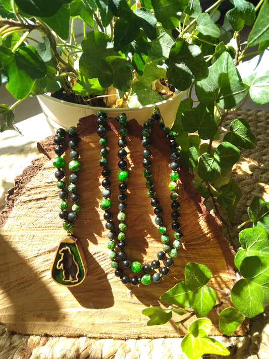 Mala animal totem ours en diopside vert et obsidienne noire