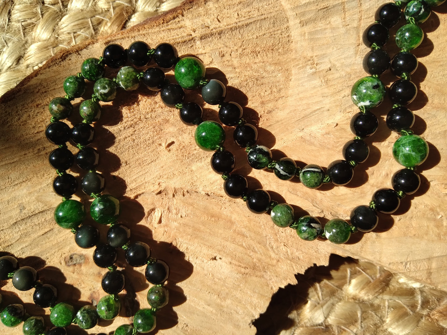 Mala animal totem ours en diopside vert et obsidienne noire