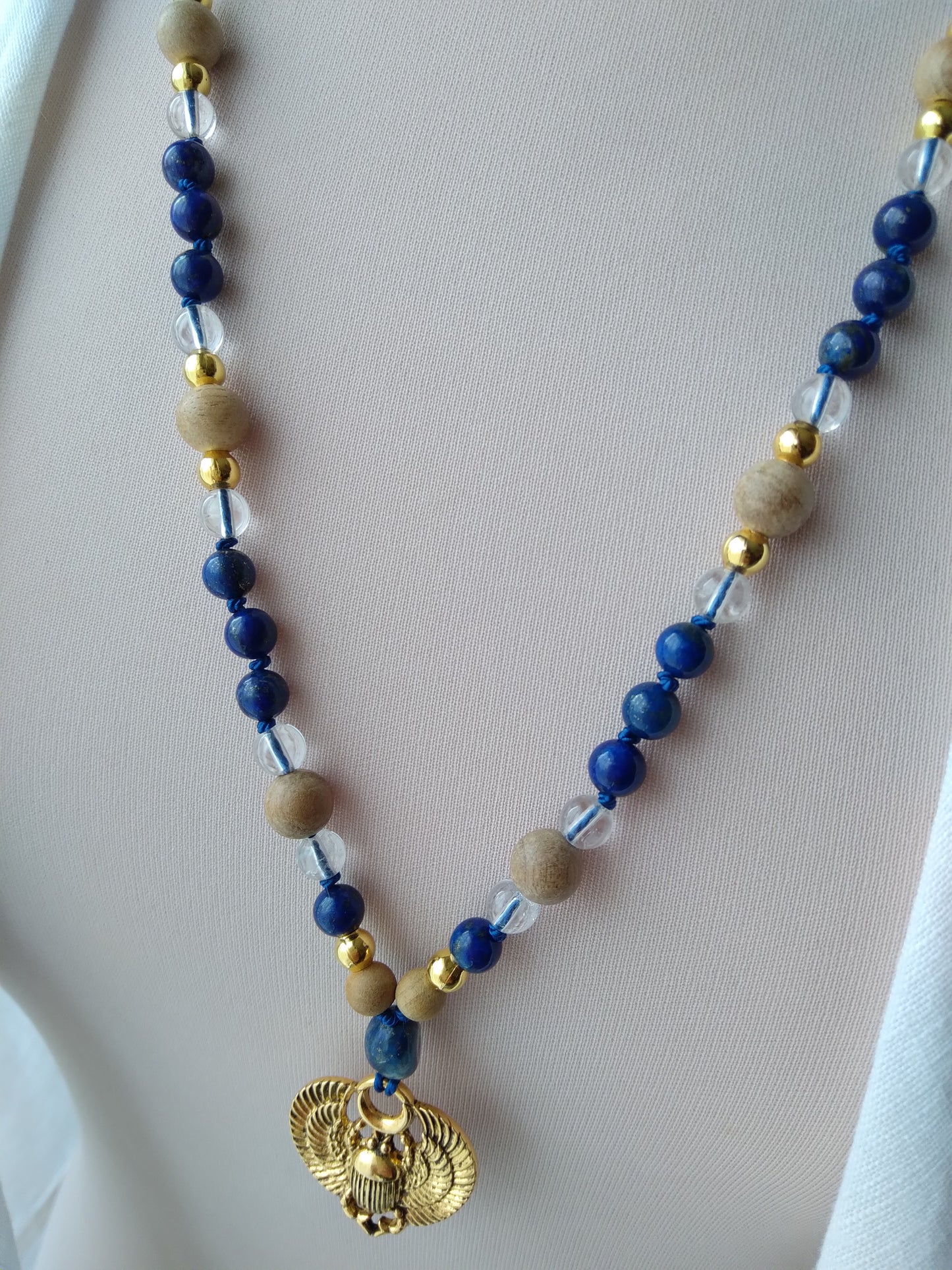 Mala personnalisé Scarabée en lapis-lazuli, cristal de roche et camphre