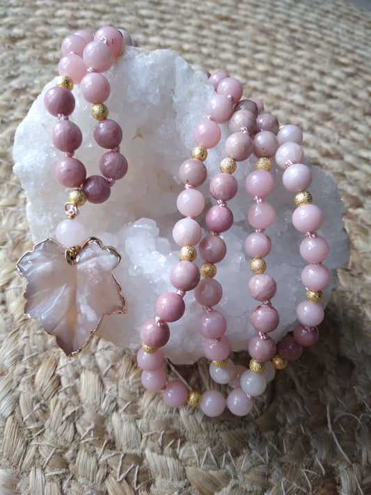 Mala "Je me choisis" en opale rose, rhodonite et fleur de cerisier