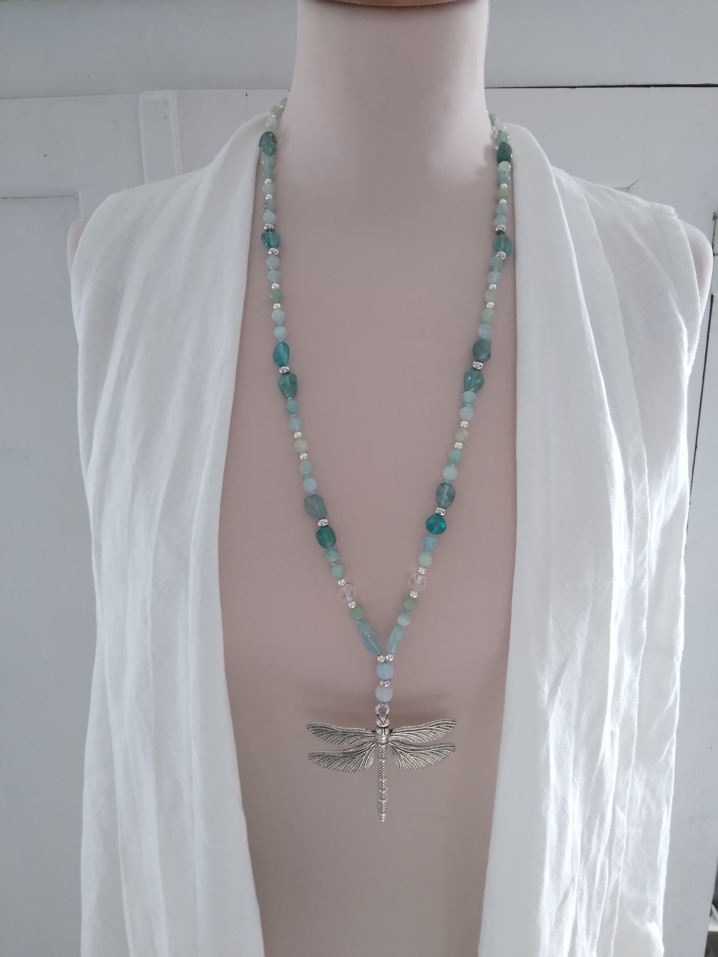 Mala en aigue-marine, apatite bleue et cristal de roche "Fluidance"