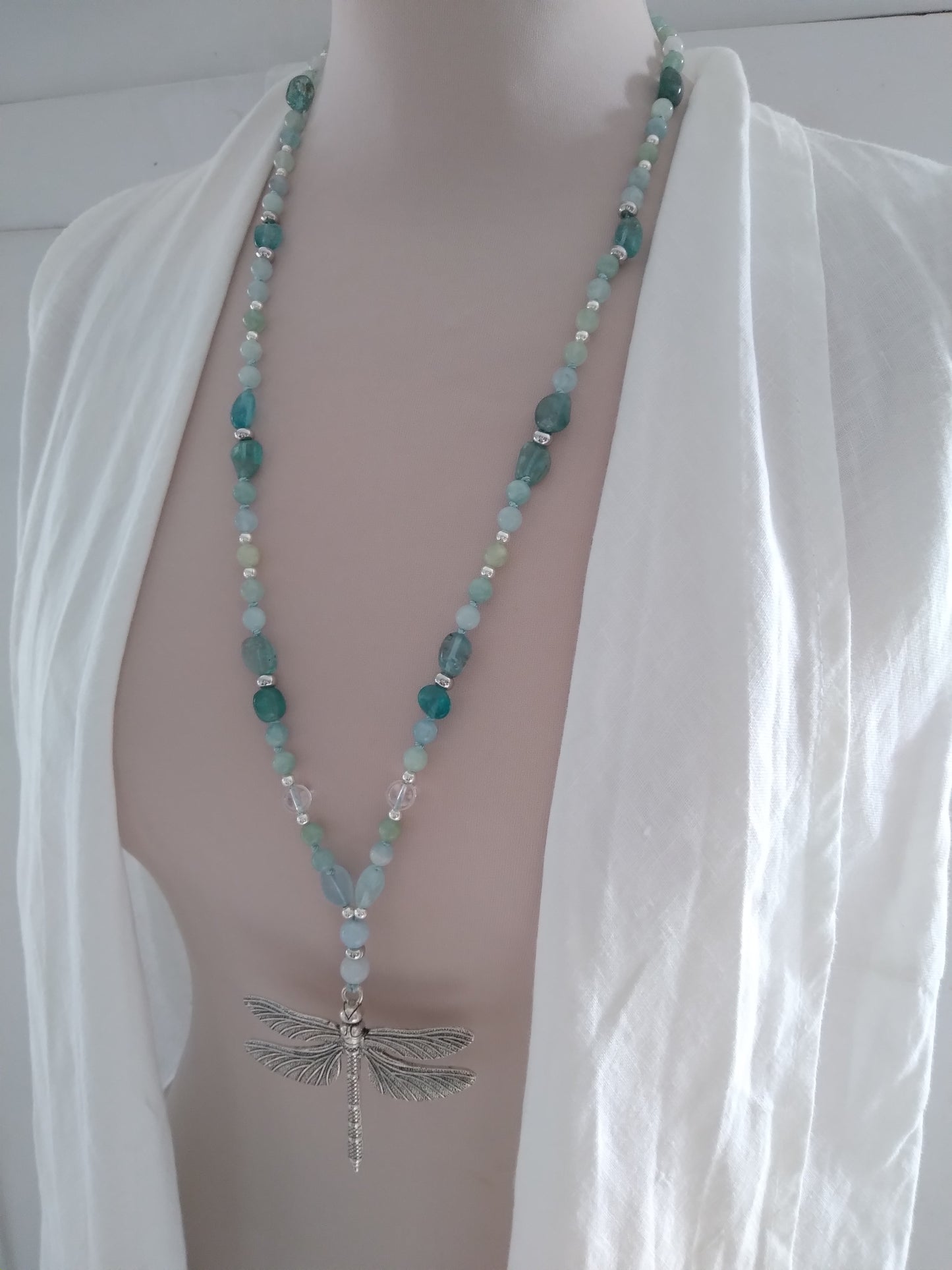 Mala en aigue-marine, apatite bleue et cristal de roche "Fluidance"