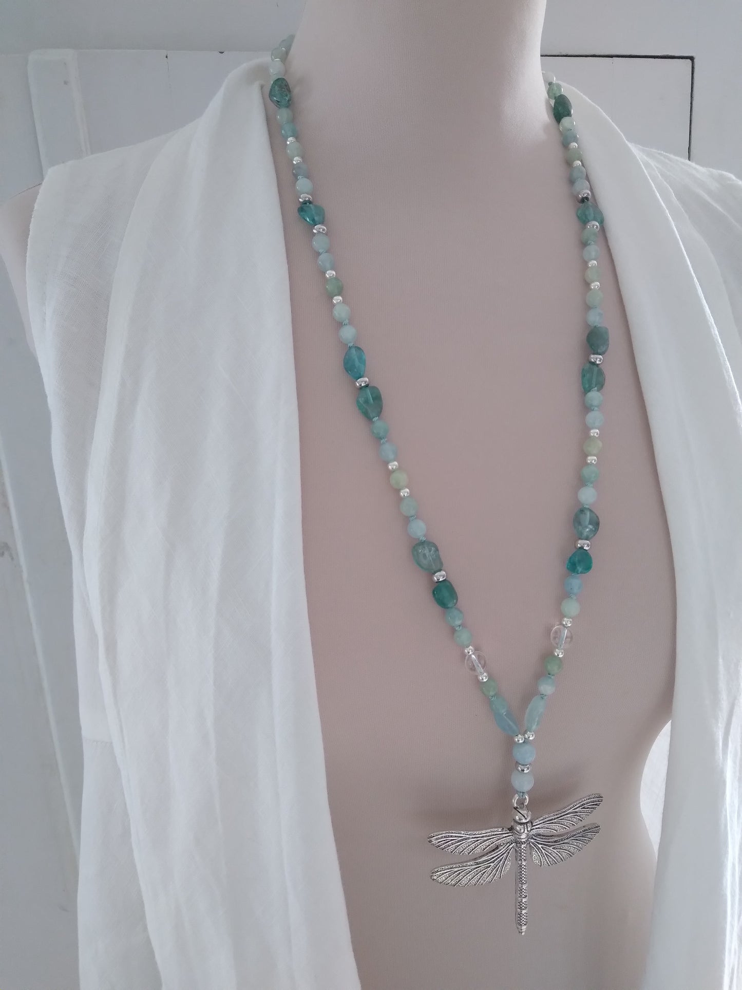 Mala en aigue-marine, apatite bleue et cristal de roche "Fluidance"