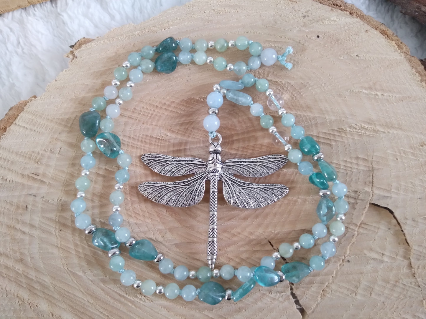 Mala en aigue-marine, apatite bleue et cristal de roche "Fluidance"