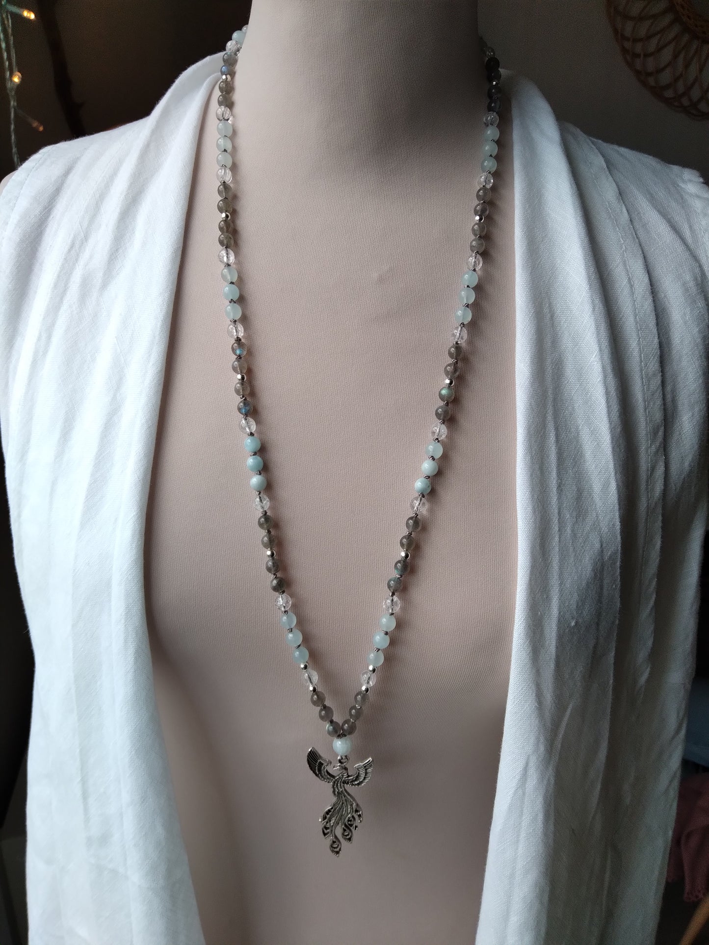 Mala phénix en aigue-marine, labradorite, jade blanc et cristal de roche