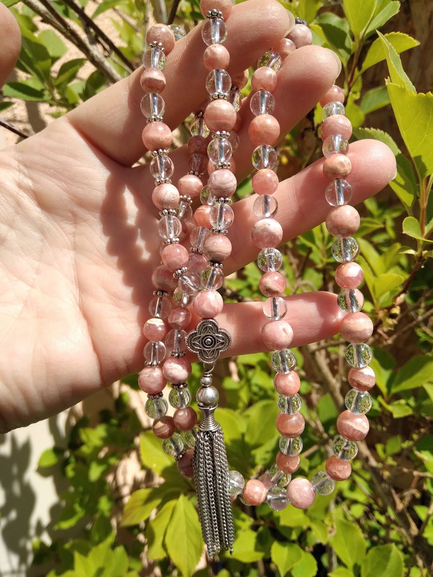 Mala en rhodochrosite et cristal de roche "Expérimente l'amour"