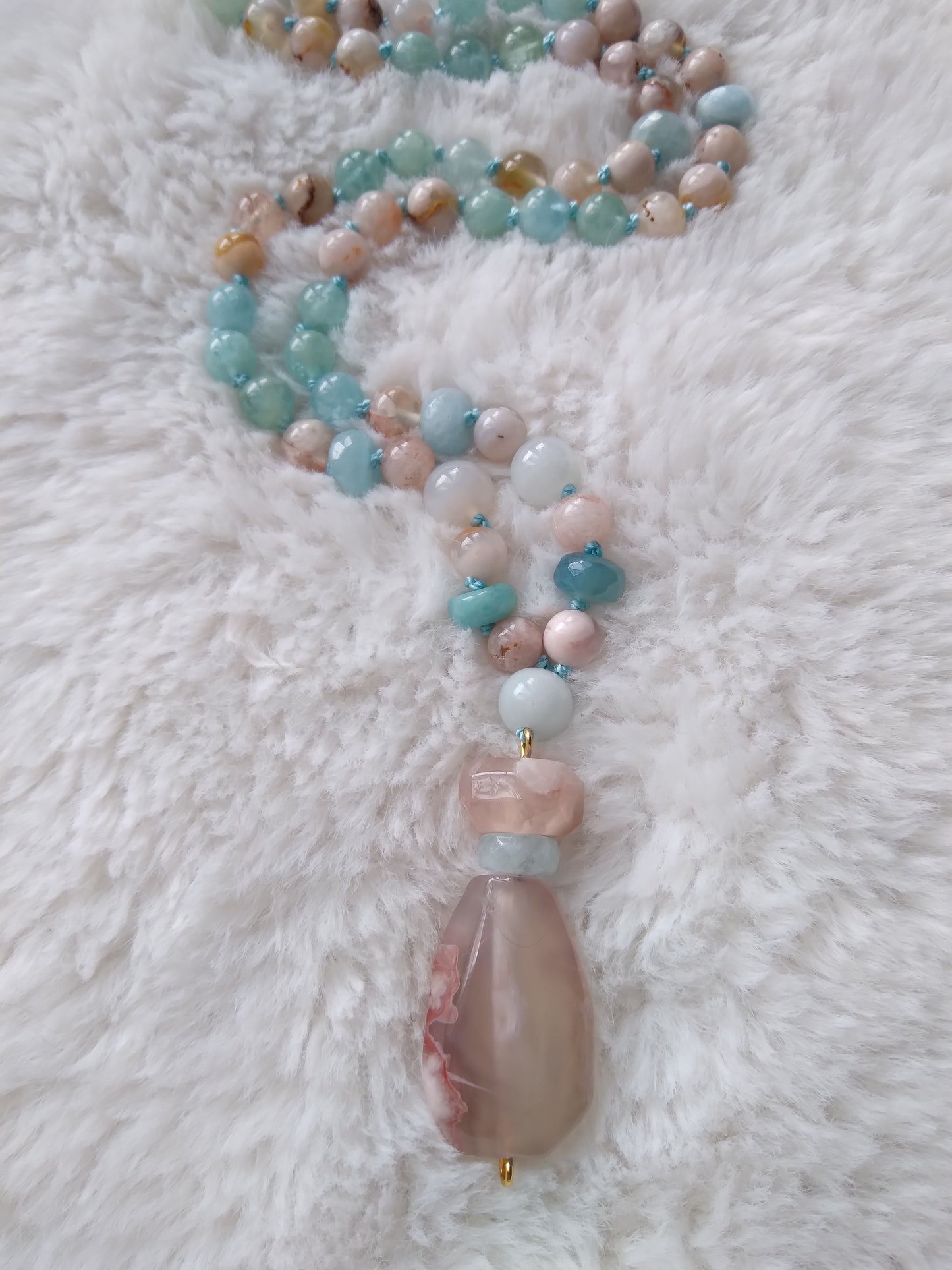 Mala en aigue-marine, agate fleur de cerisier et jade blanc "Complémentarité"