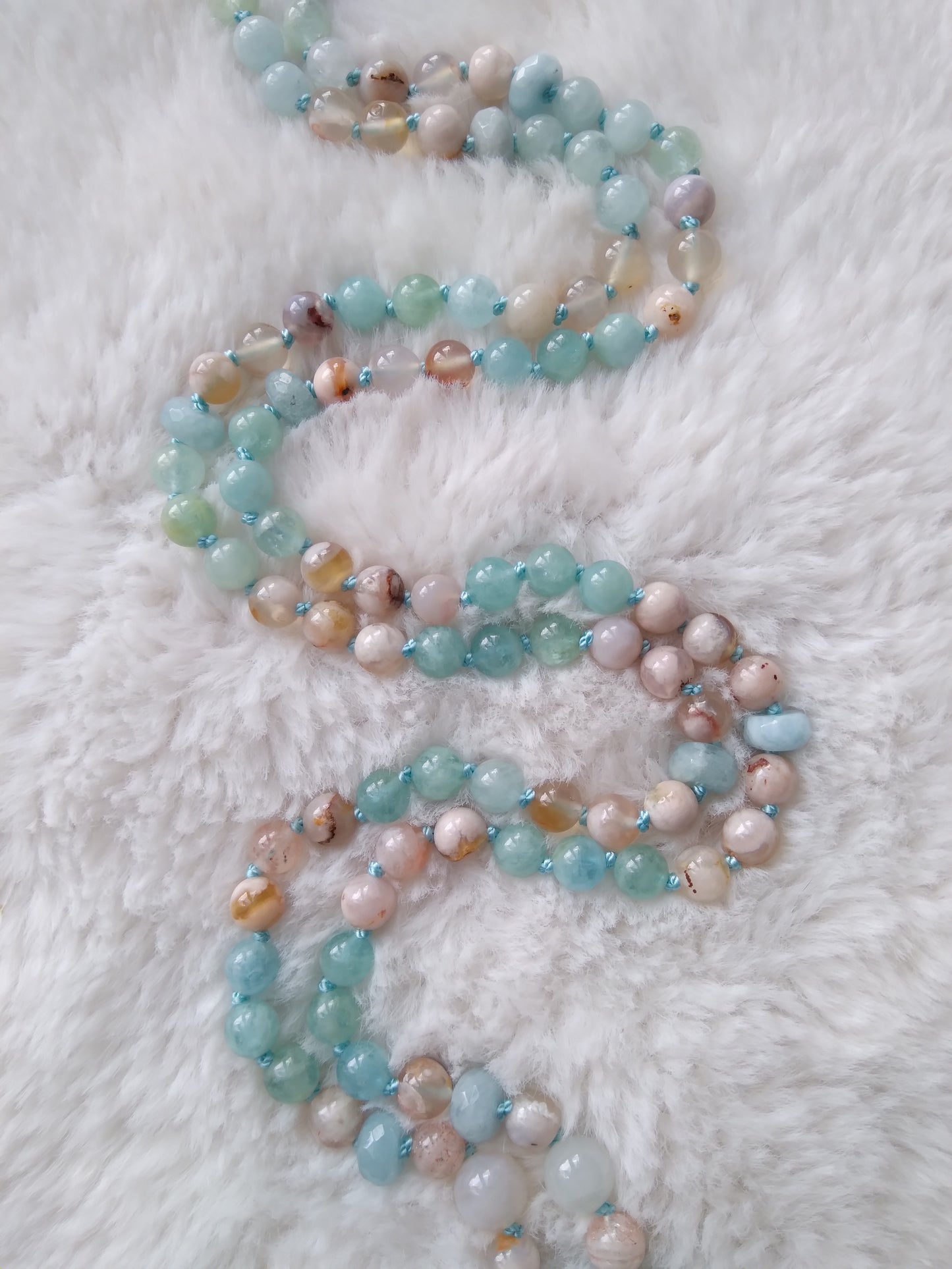 Mala en aigue-marine, agate fleur de cerisier et jade blanc "Complémentarité"