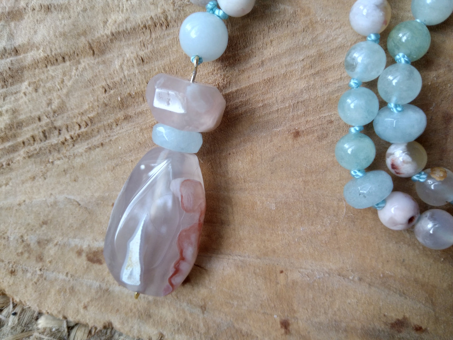 Mala en aigue-marine, agate fleur de cerisier et jade blanc "Complémentarité"