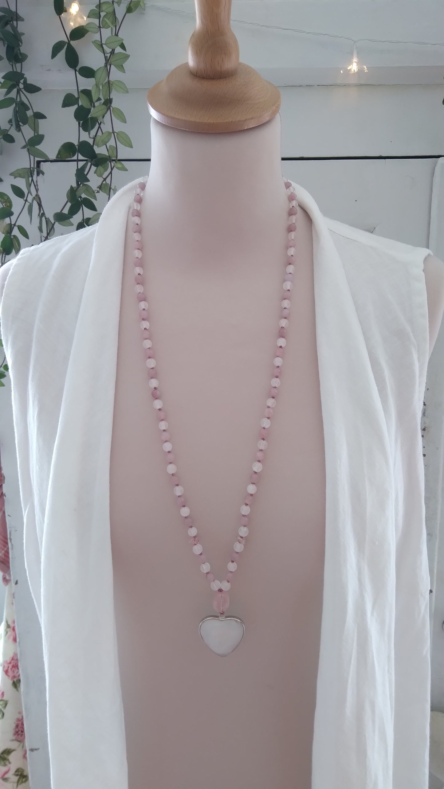 Mala en quartz rose, sélénite et morganite "Soin du cœur"