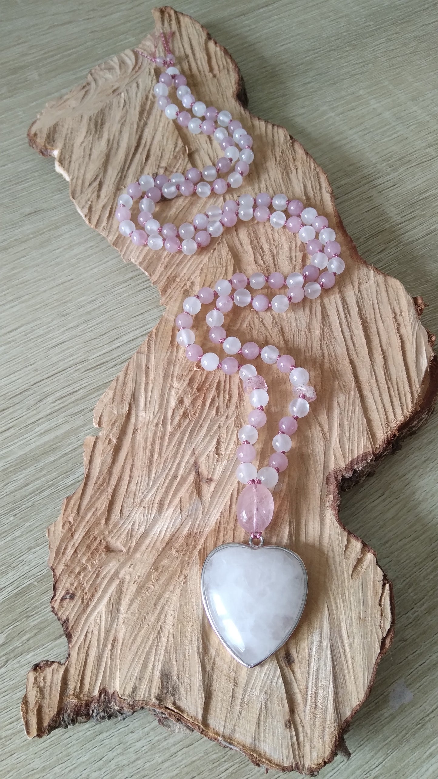 Mala en quartz rose, sélénite et morganite "Soin du cœur"