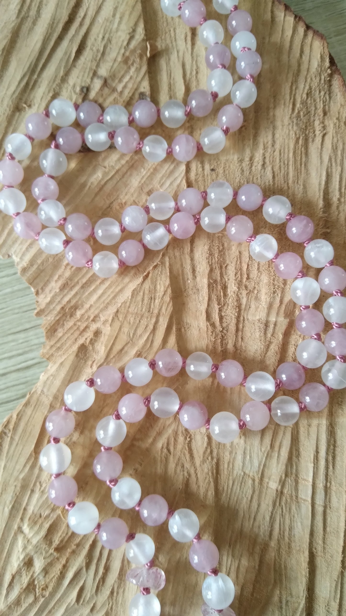 Mala en quartz rose, sélénite et morganite "Soin du cœur"