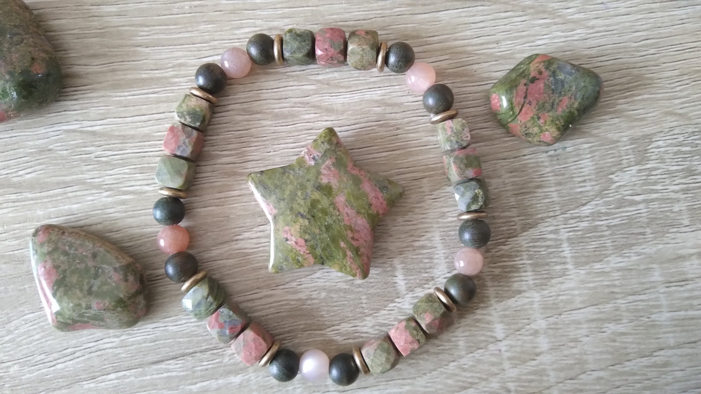 Bracelet en unakite, pierre de soleil et bois de santal "Empuissancement"