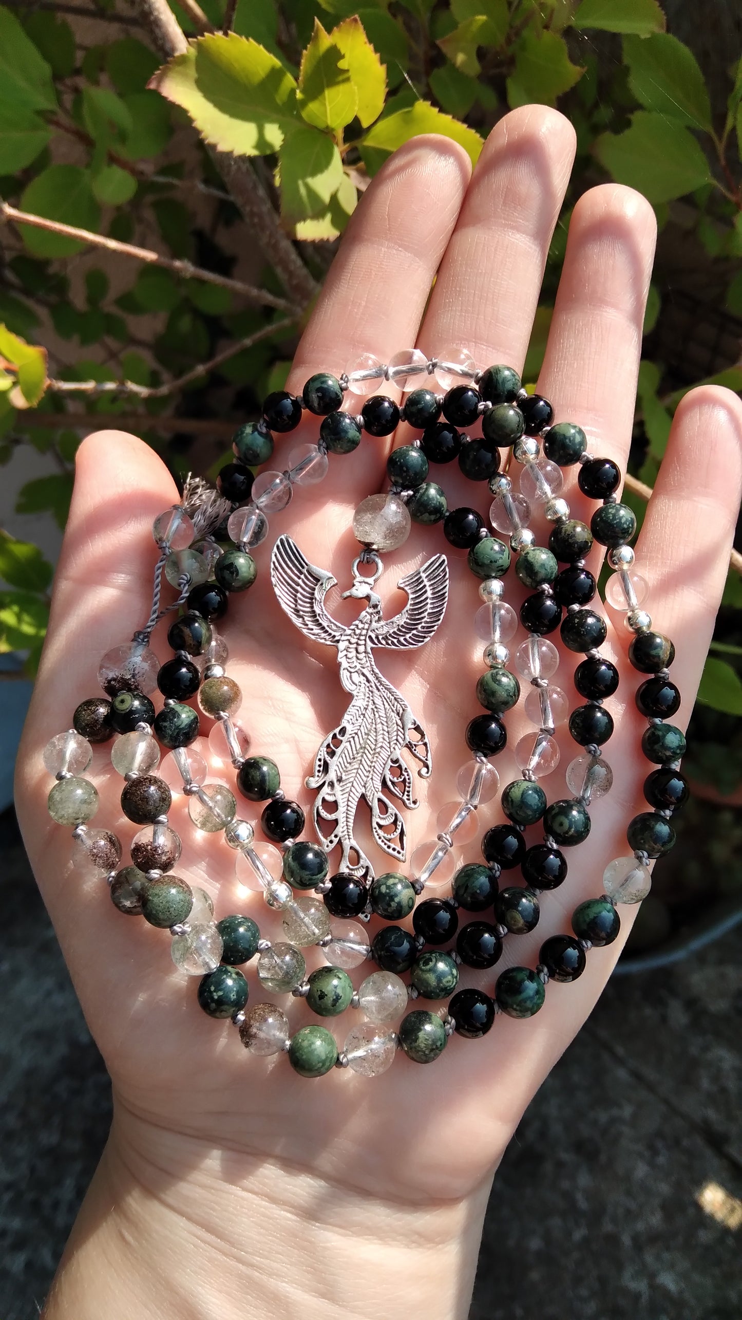 Mala phénix en jaspe kambaba, obsidienne noire, quartz lodolite et cristal de roche