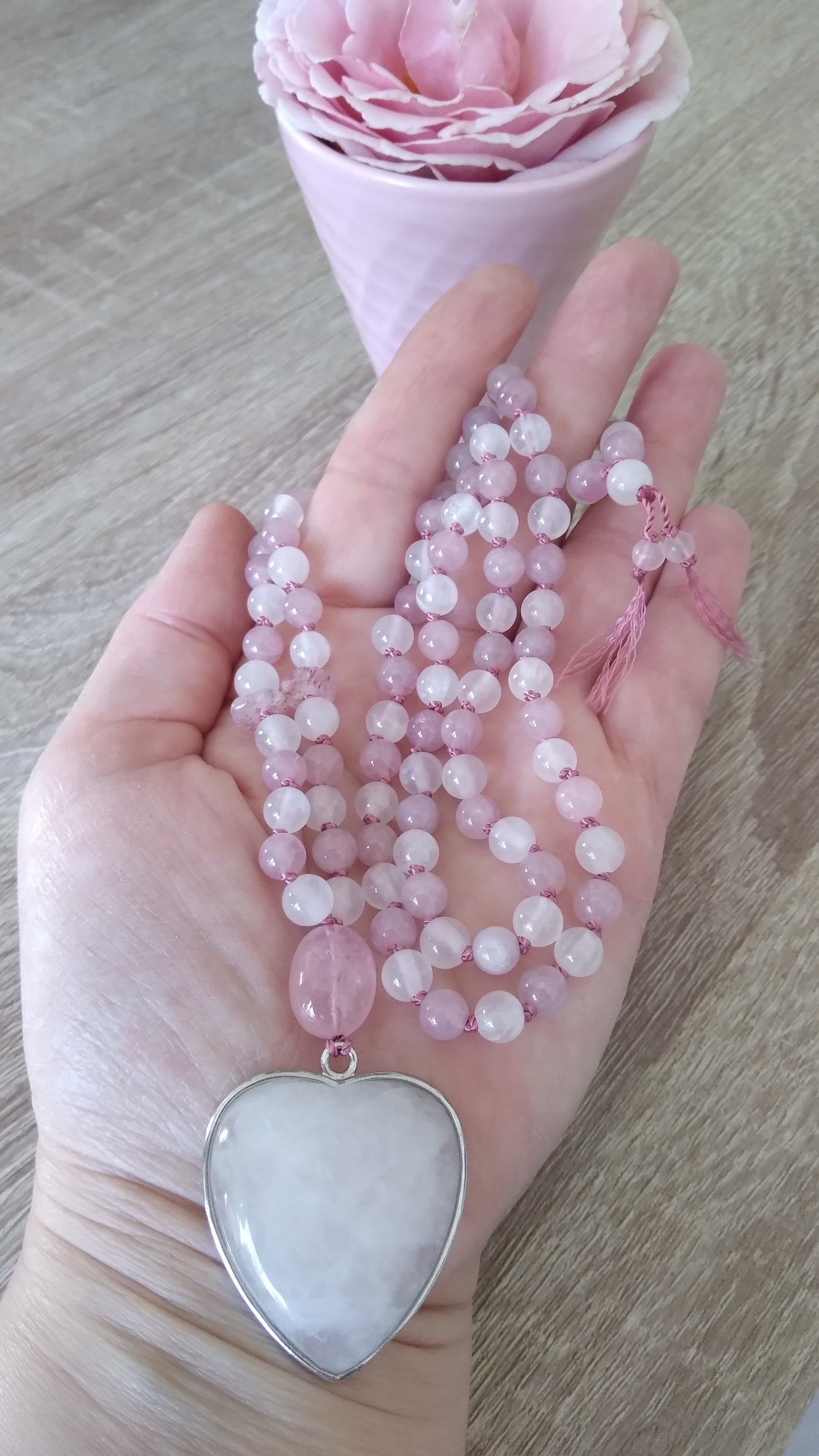 Mala en quartz rose, sélénite et morganite "Soin du cœur"