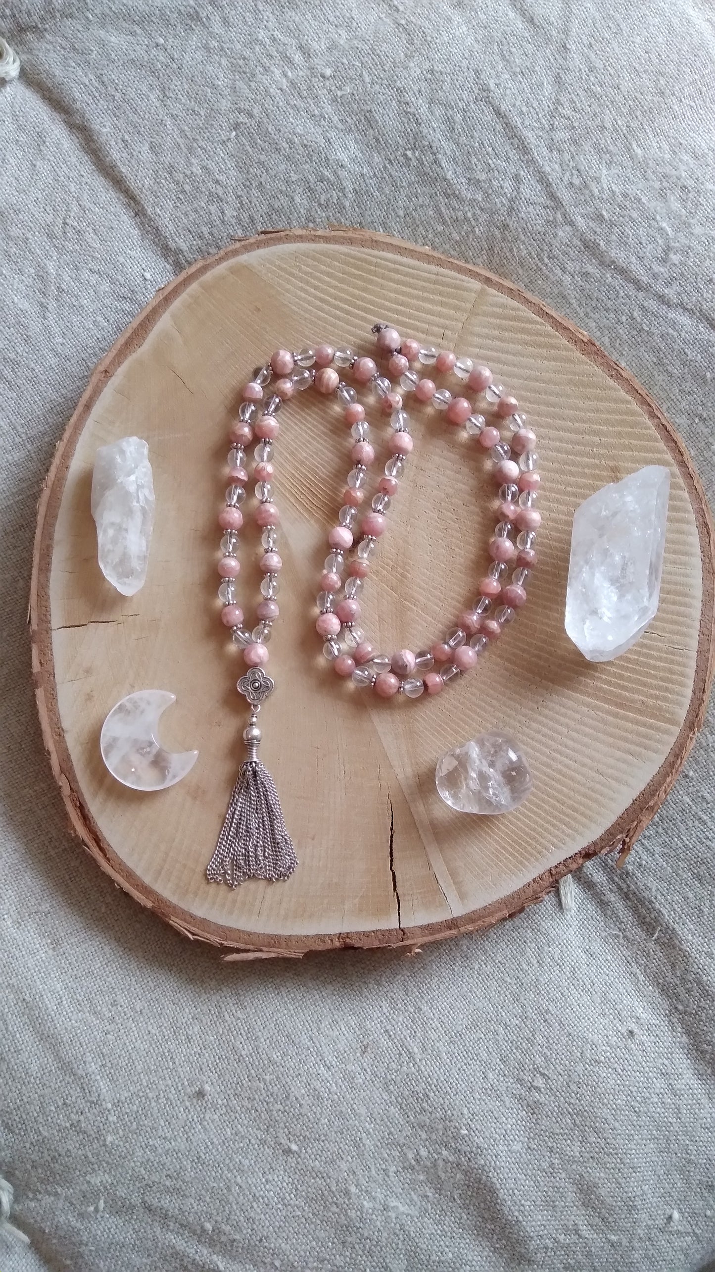 Mala en rhodochrosite et cristal de roche "Expérimente l'amour"