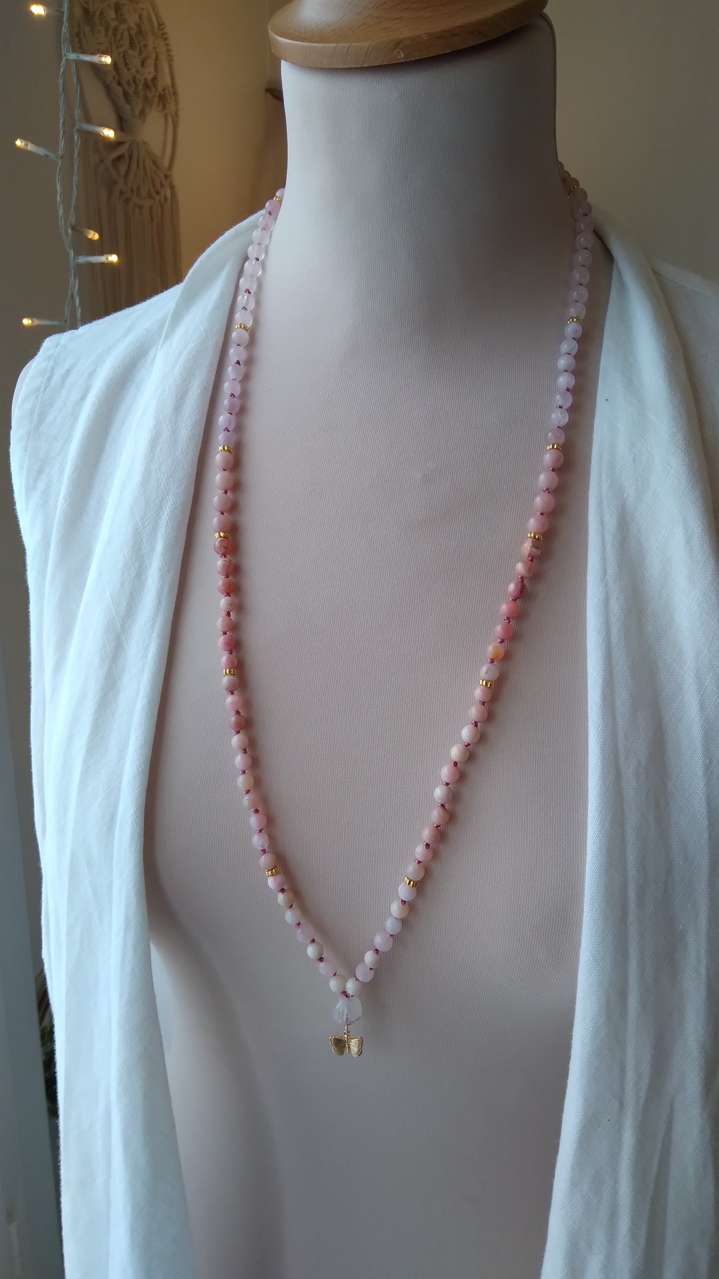 Mala Papillon en quartz rose, quartz fraise, rhodochrosite, kunzite et agate fleur de cerisier