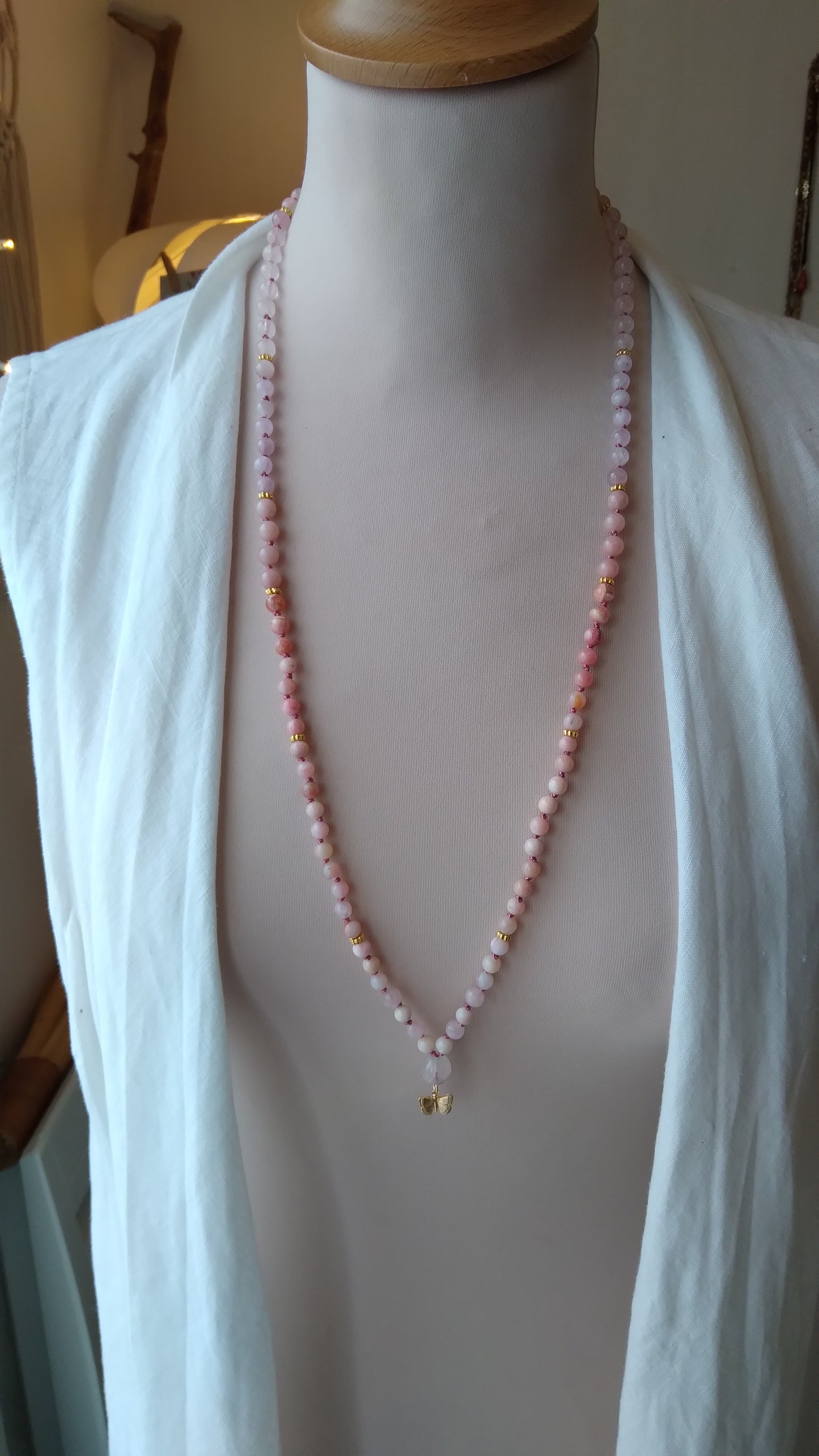 Mala Papillon en quartz rose, quartz fraise, rhodochrosite, kunzite et agate fleur de cerisier