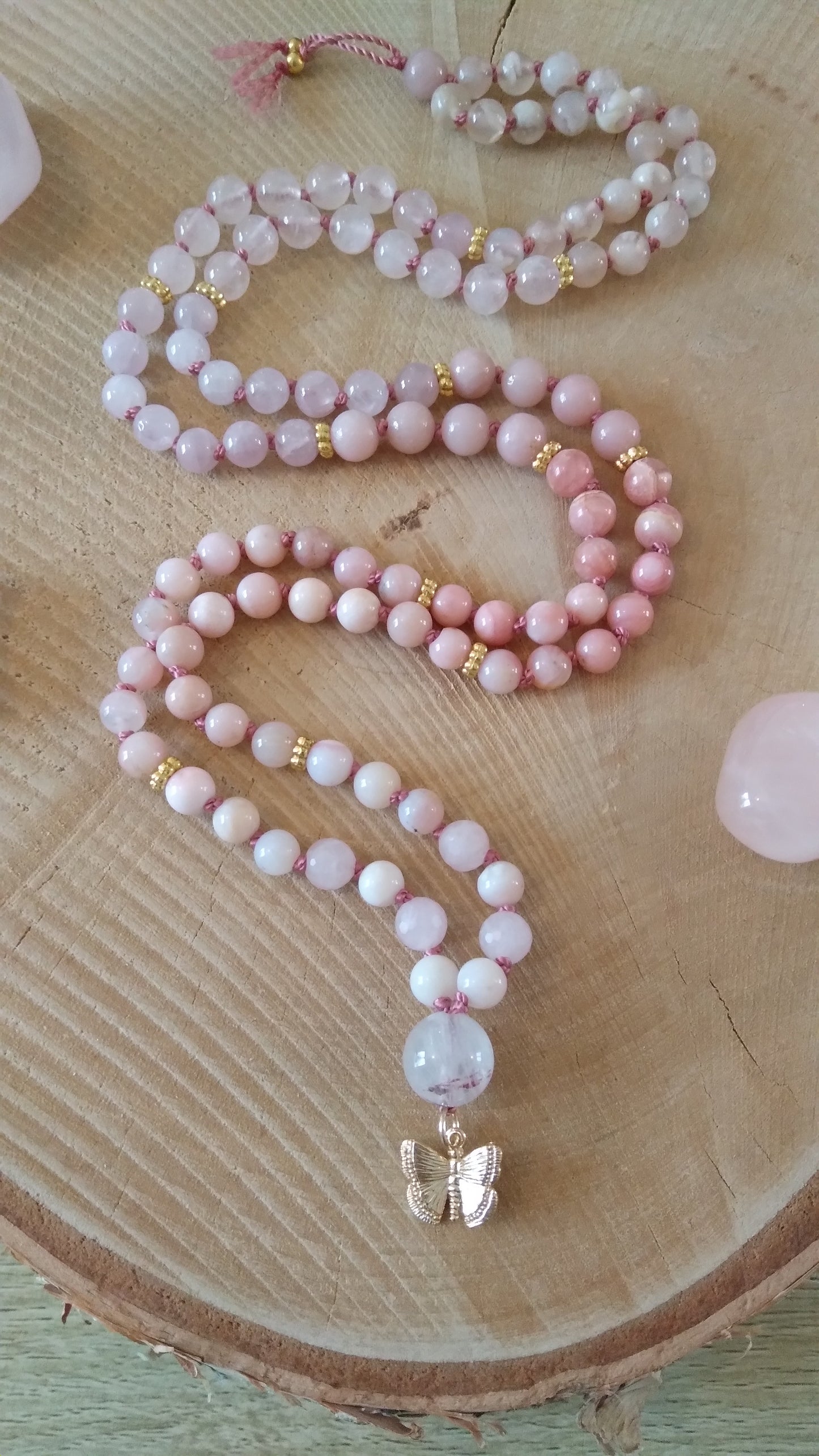 Mala Papillon en quartz rose, quartz fraise, rhodochrosite, kunzite et agate fleur de cerisier