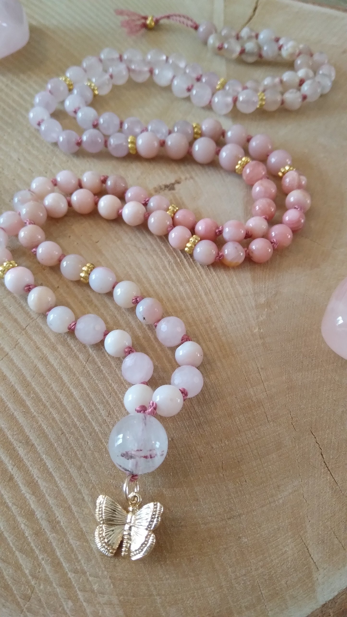 Mala Papillon en quartz rose, quartz fraise, rhodochrosite, kunzite et agate fleur de cerisier