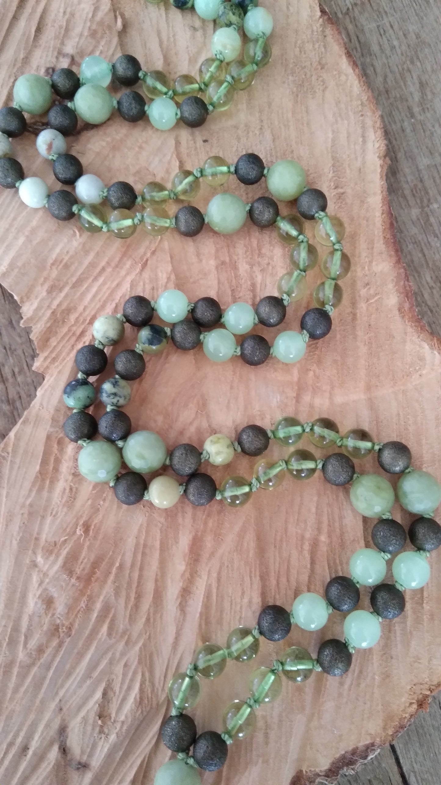 Mala "Ganesh" en jade, calcite verte et ambre vert