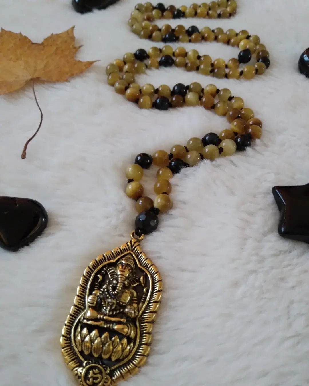 Mala Ganesh en œil de tigre, obsidienne noire et spinelle noire