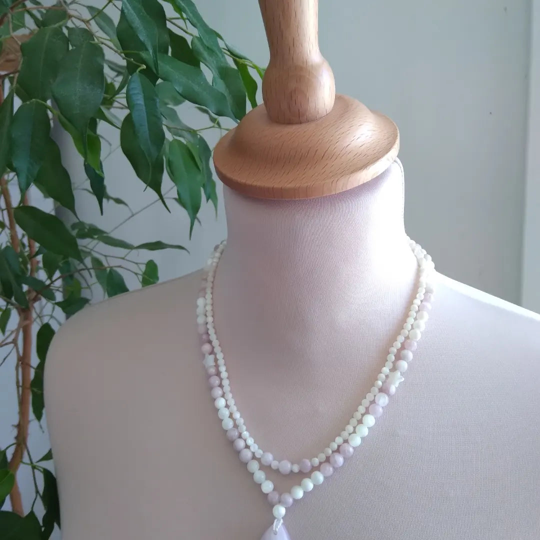 Double collier "Apaisement" en kunzite et nacre