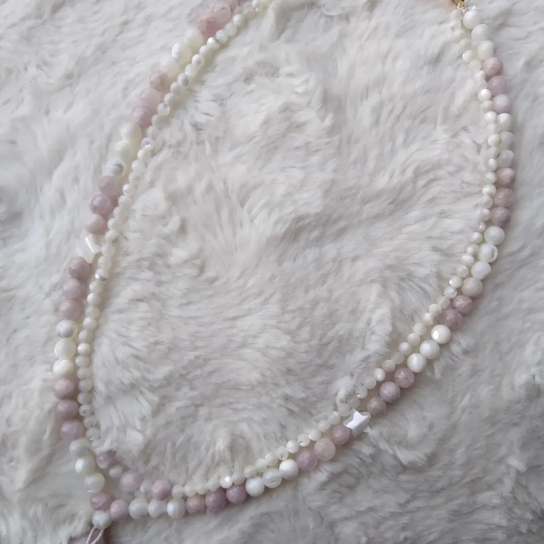 Double collier "Apaisement" en kunzite et nacre