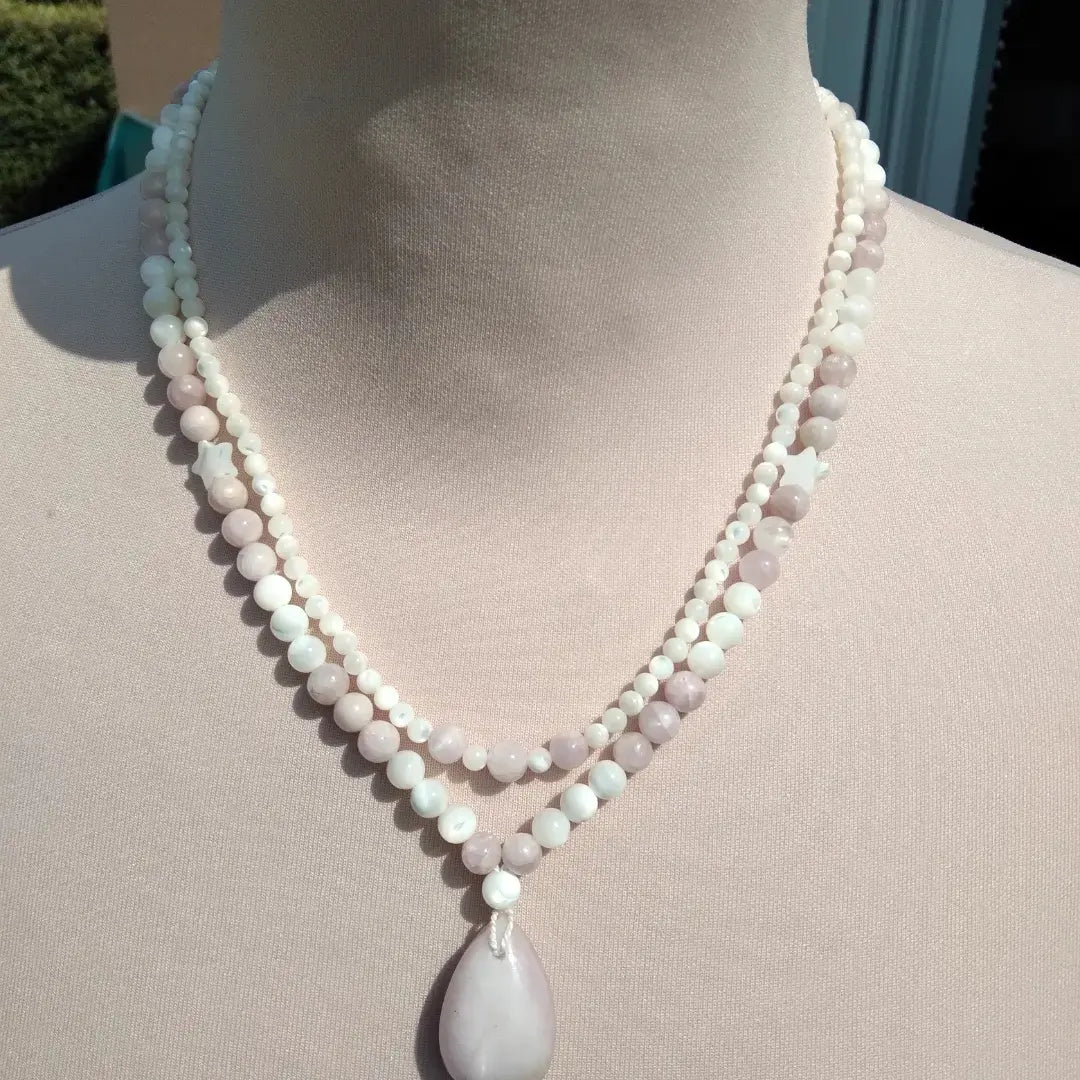 Double collier "Apaisement" en kunzite et nacre