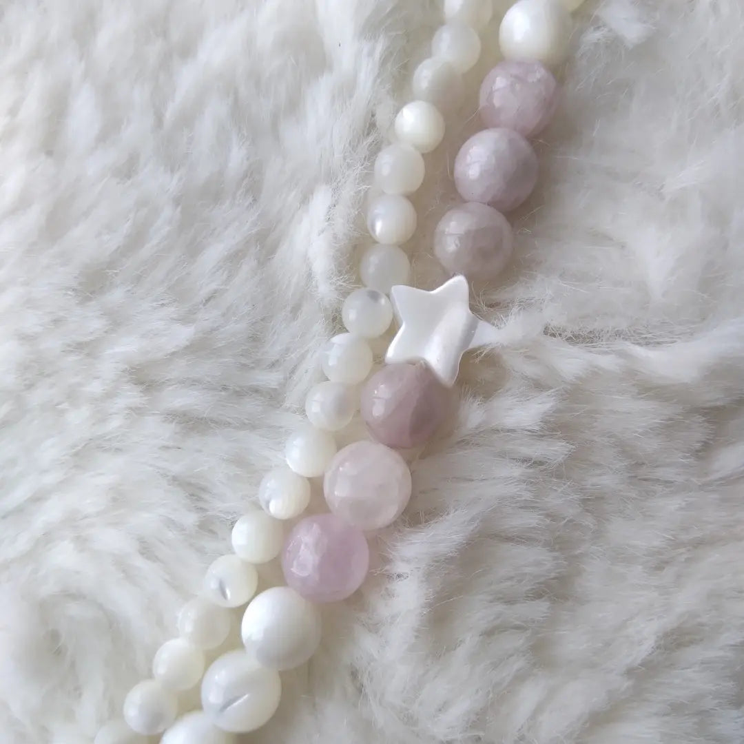 Double collier "Apaisement" en kunzite et nacre