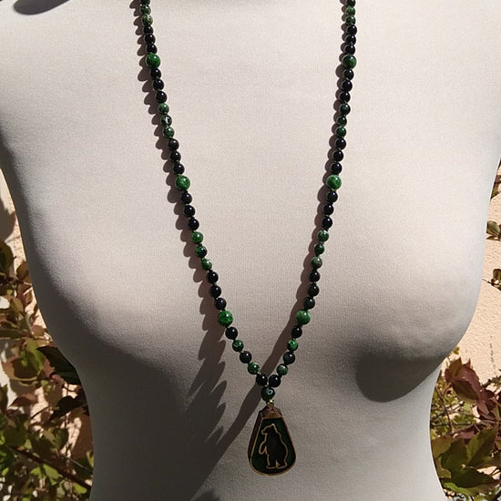 Mala animal totem ours en diopside vert et obsidienne noire