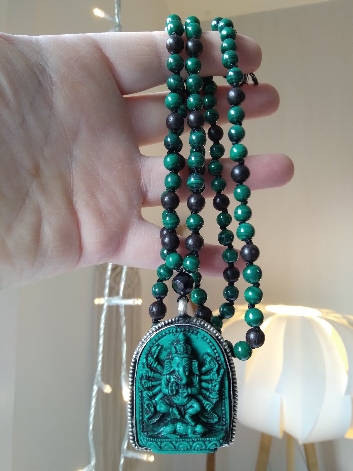 Mala Ganesh en malachite, bois d'ébène et spinelle noire