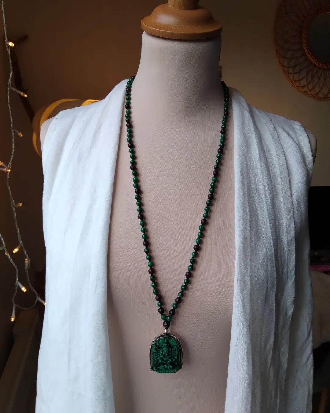 Mala Ganesh en malachite, bois d'ébène et spinelle noire