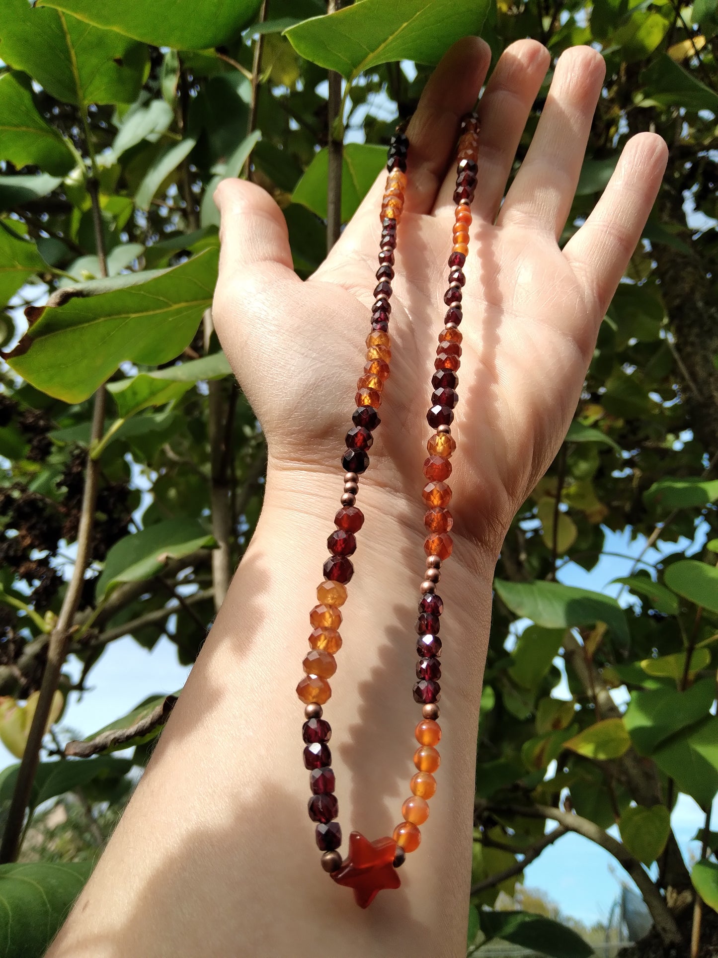 Collier court en grenat almandin, grenat hessonite et cornaline "Chaleur"