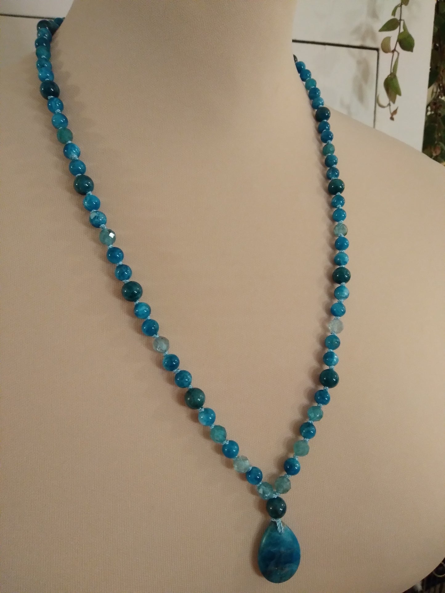 Collier en apatite bleue "Clarté"