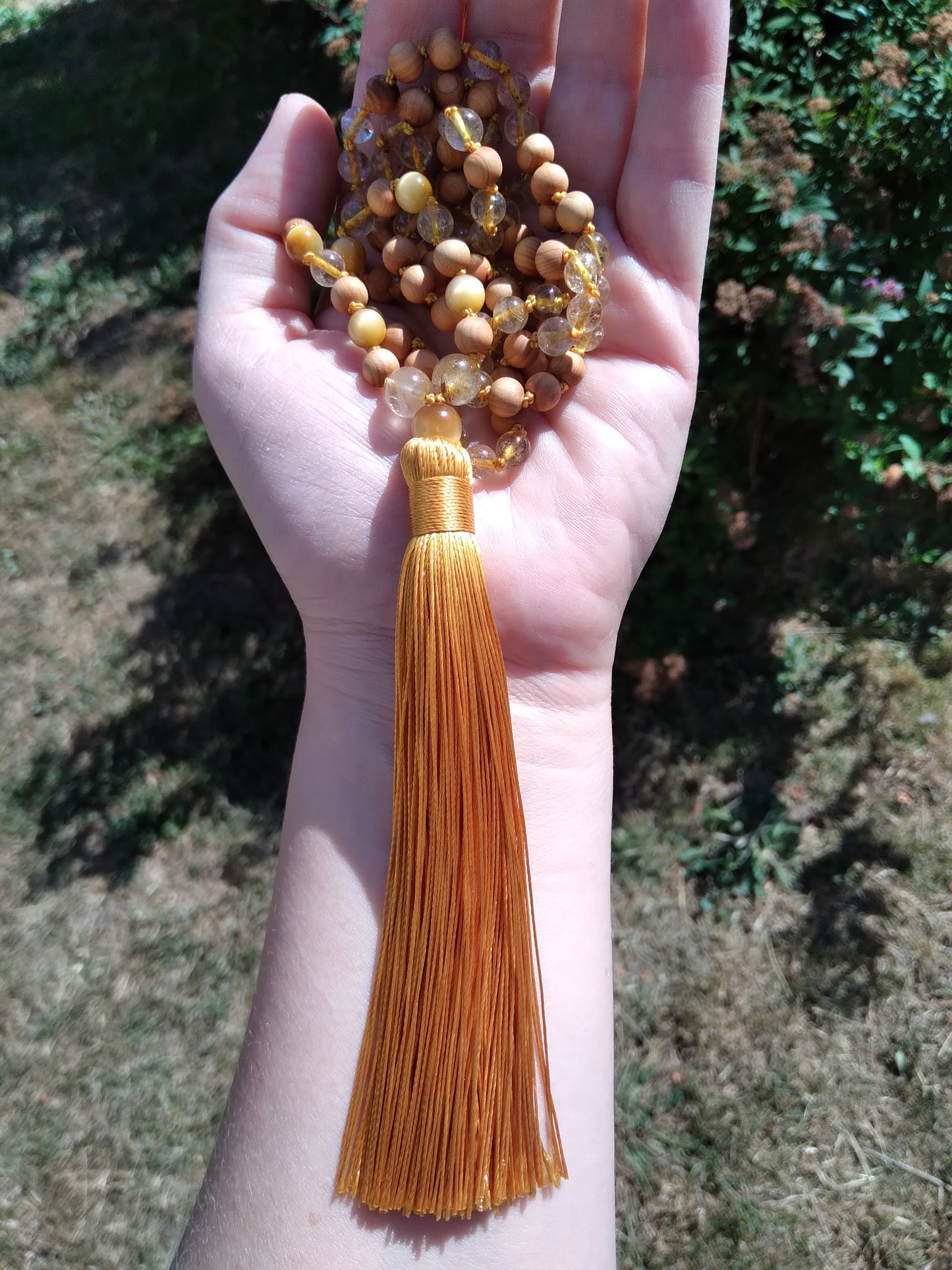 Mala en quartz rutile, œil de tigre doré et bois de thuya "Éclat"