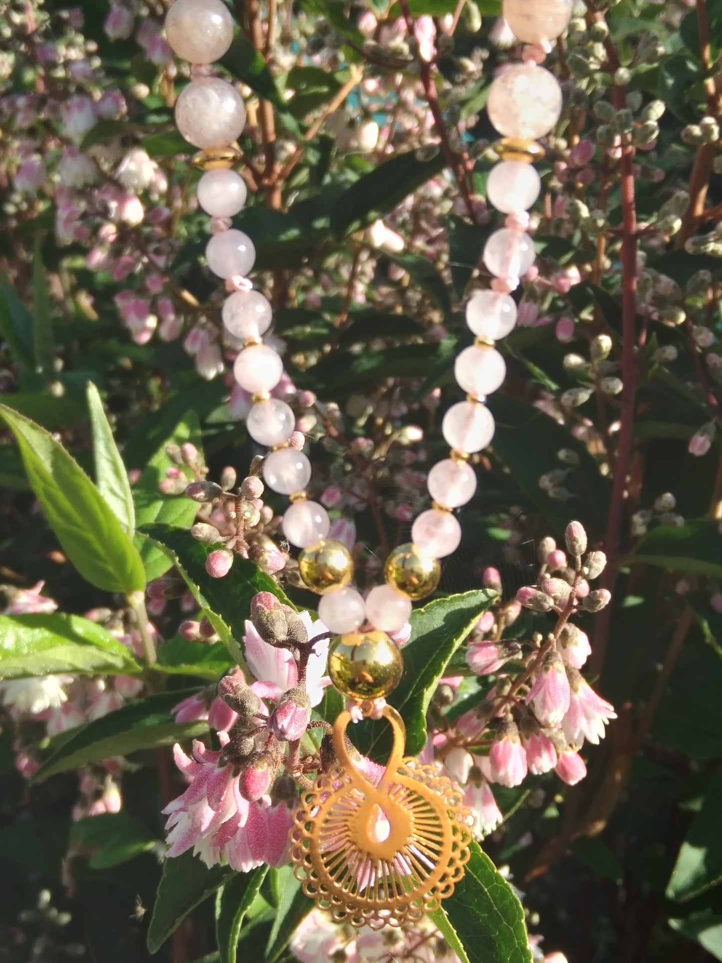 Collier en quartz rose, agate fleur de cerisier et pierre de soleil "Tendresse"