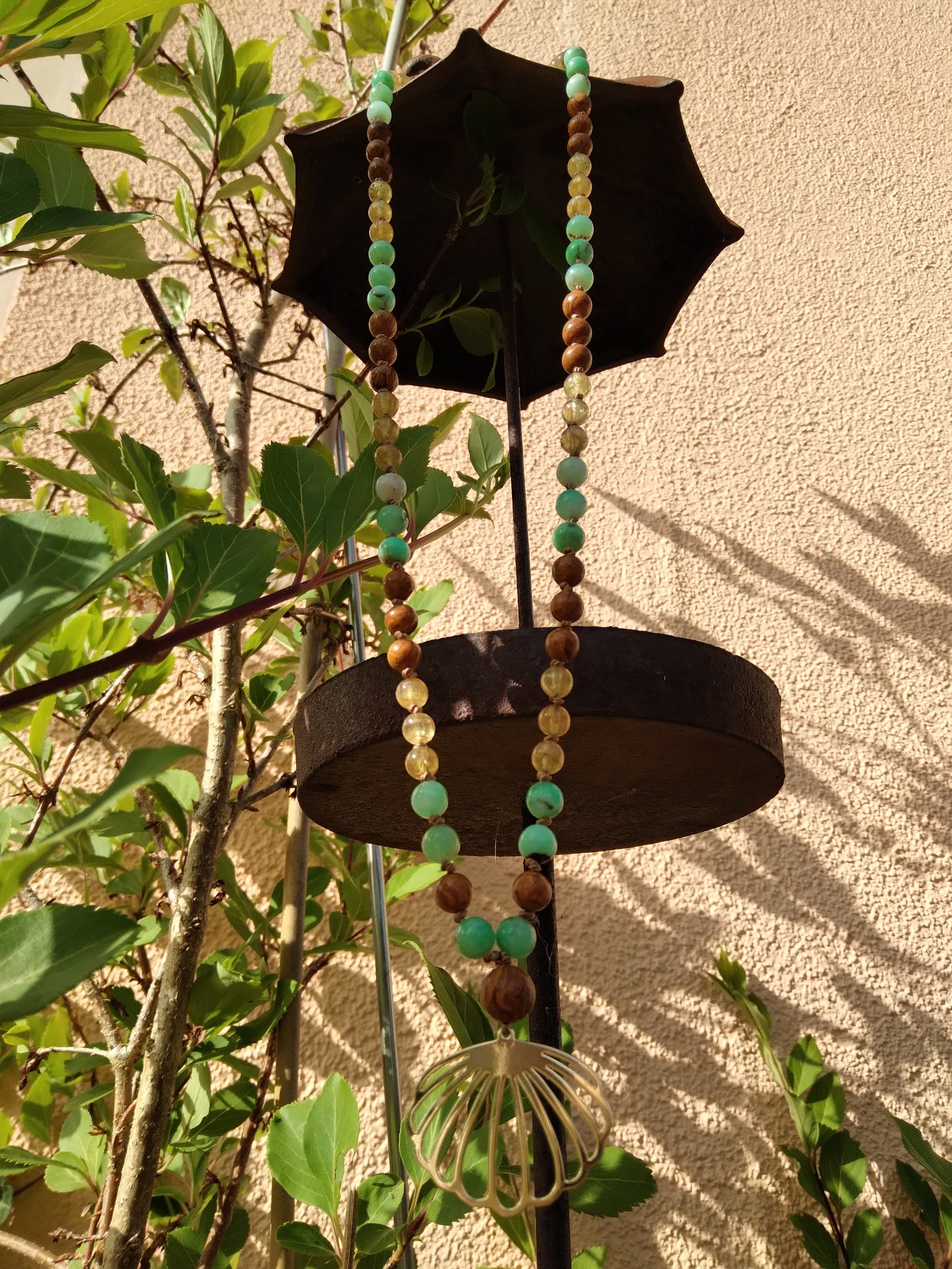 Mala en chrysoprase, apatite jaune et jaspe peau d'éléphant "Évasion"