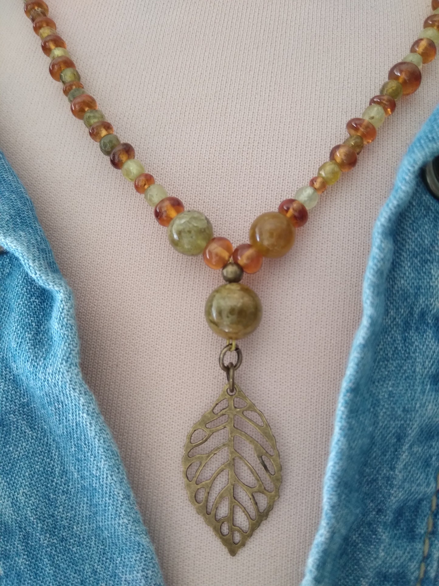 Collier en grenat hessonite et grenat vert "Bruissement"