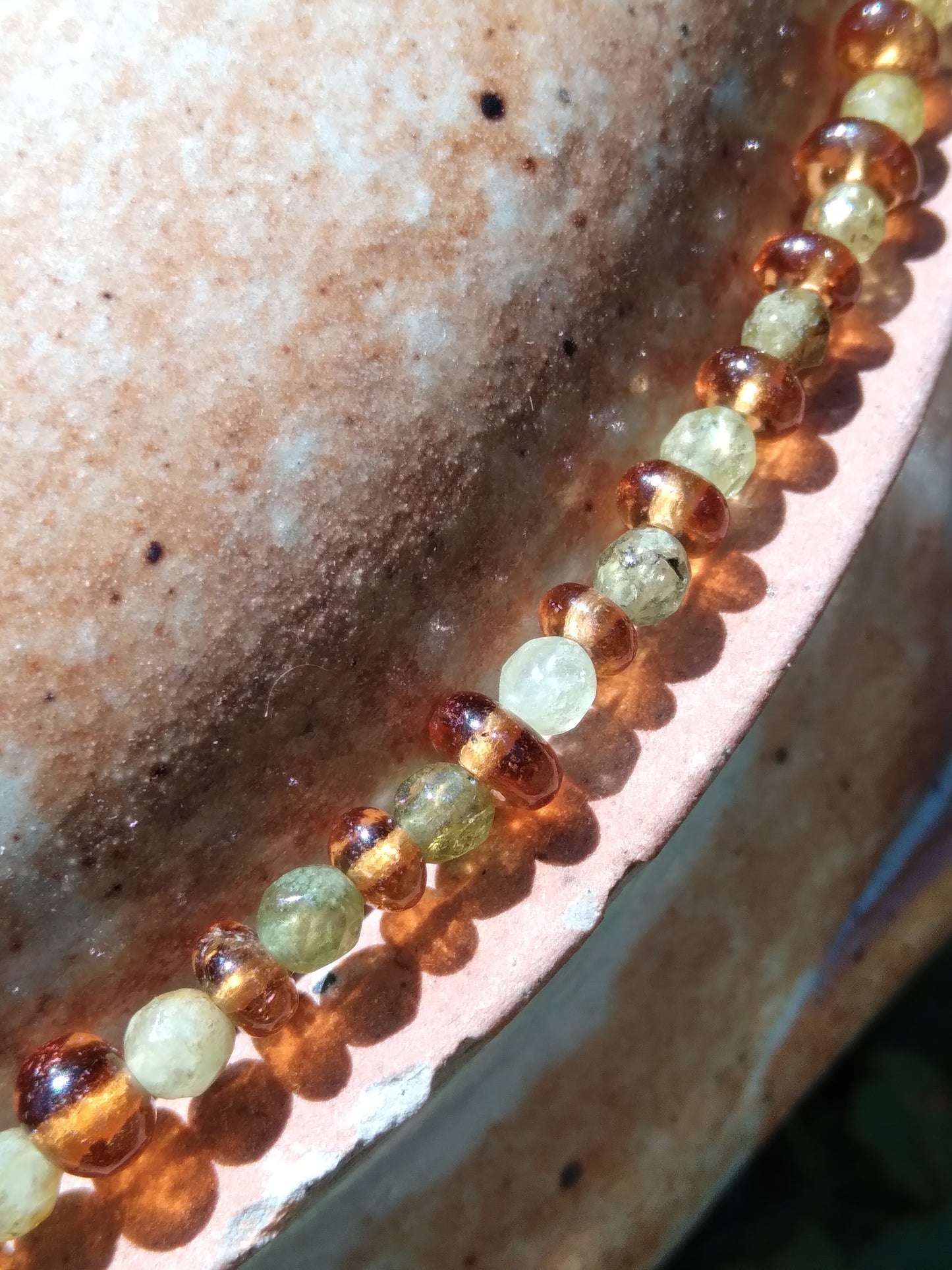 Collier en grenat hessonite et grenat vert "Bruissement"