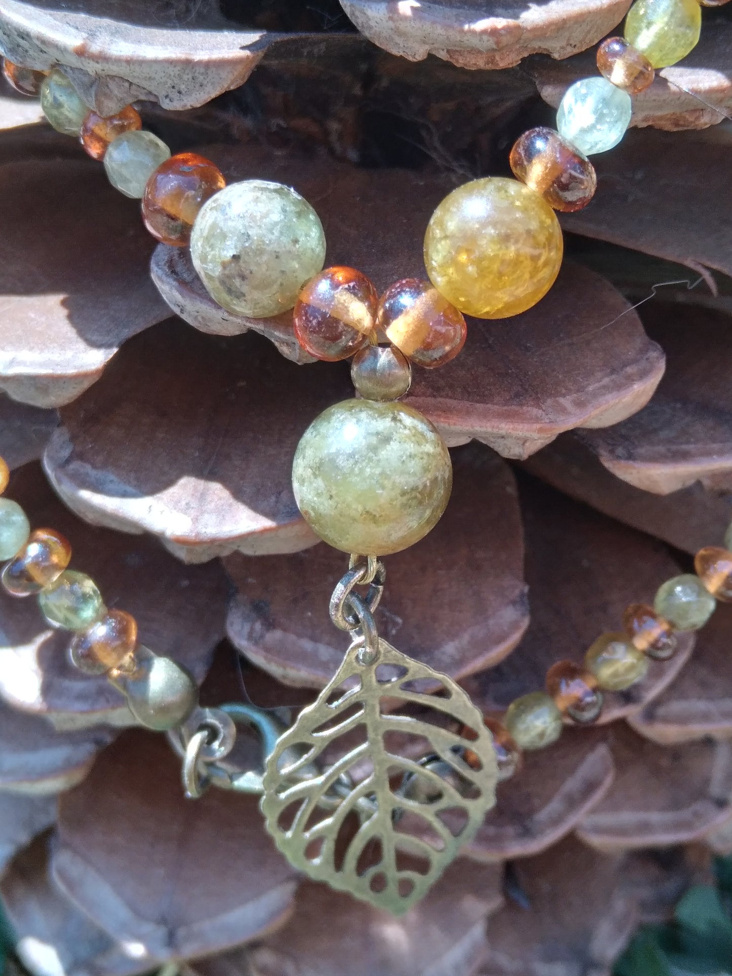 Collier en grenat hessonite et grenat vert "Bruissement"