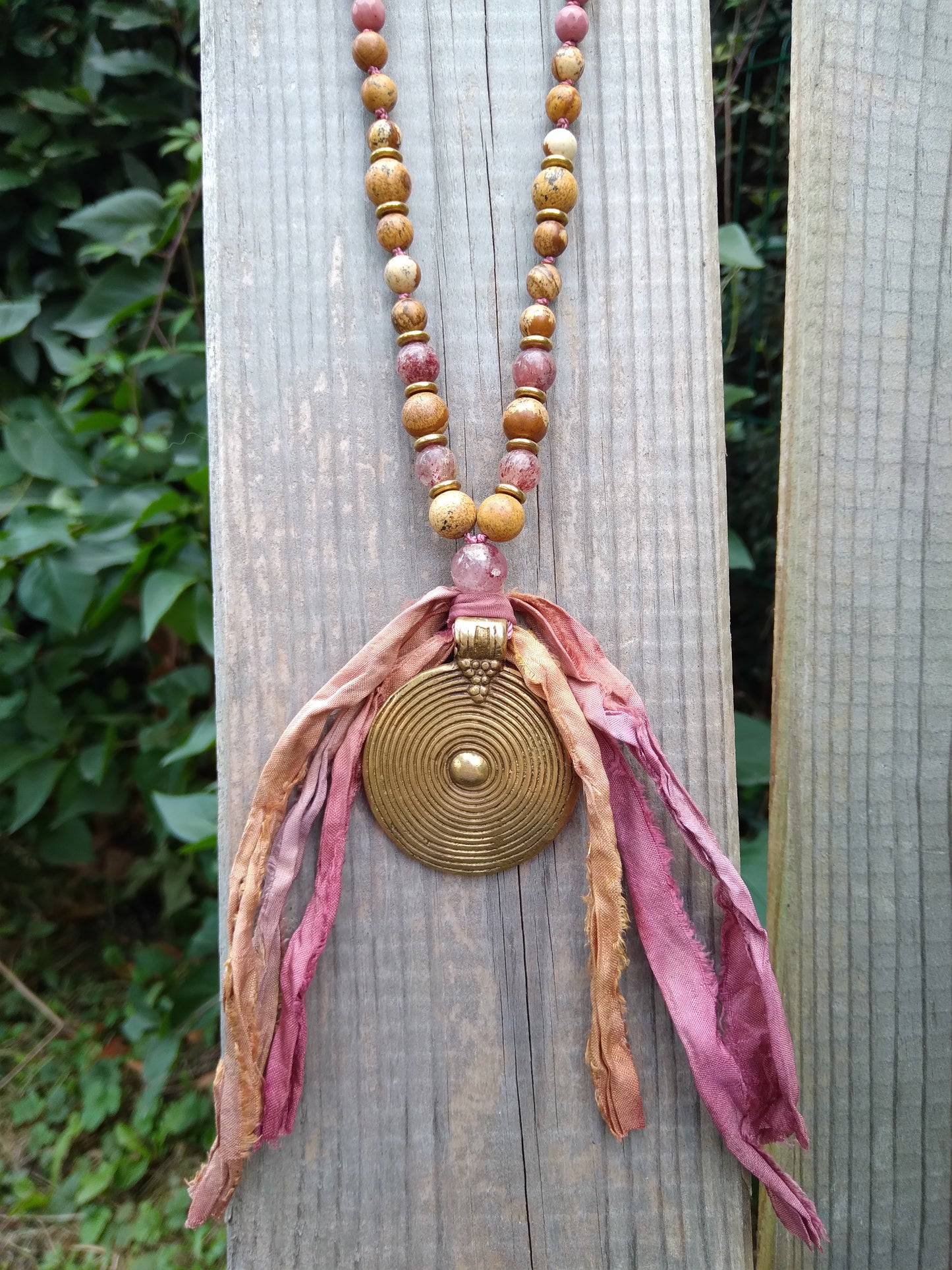 Mala en quartz fraise, rhodonite et jaspe paysage "Guérison"