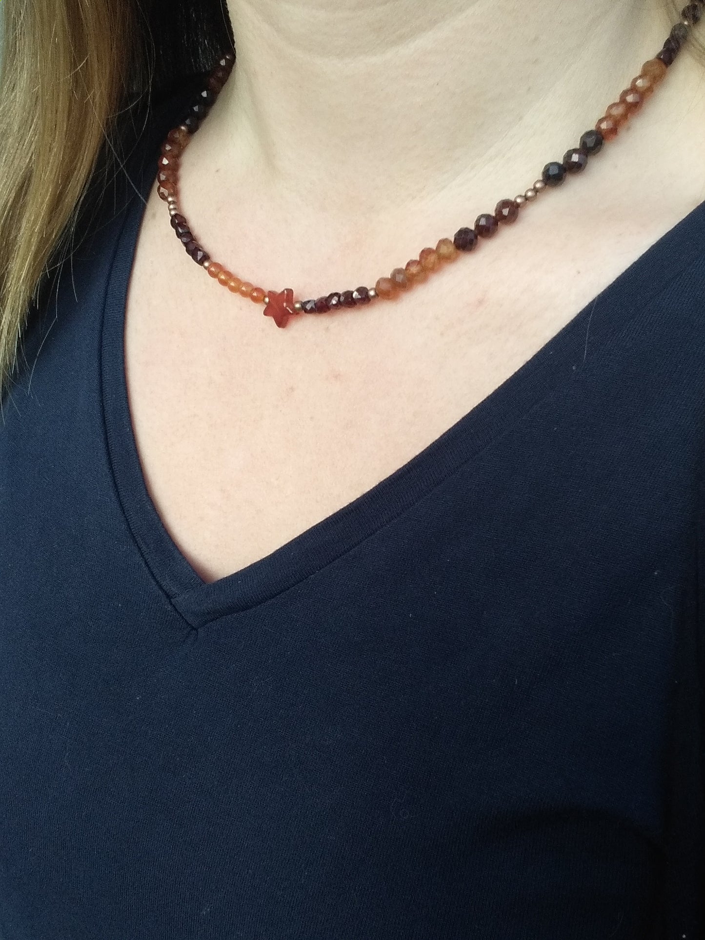 Collier court en grenat almandin, grenat hessonite et cornaline "Chaleur"