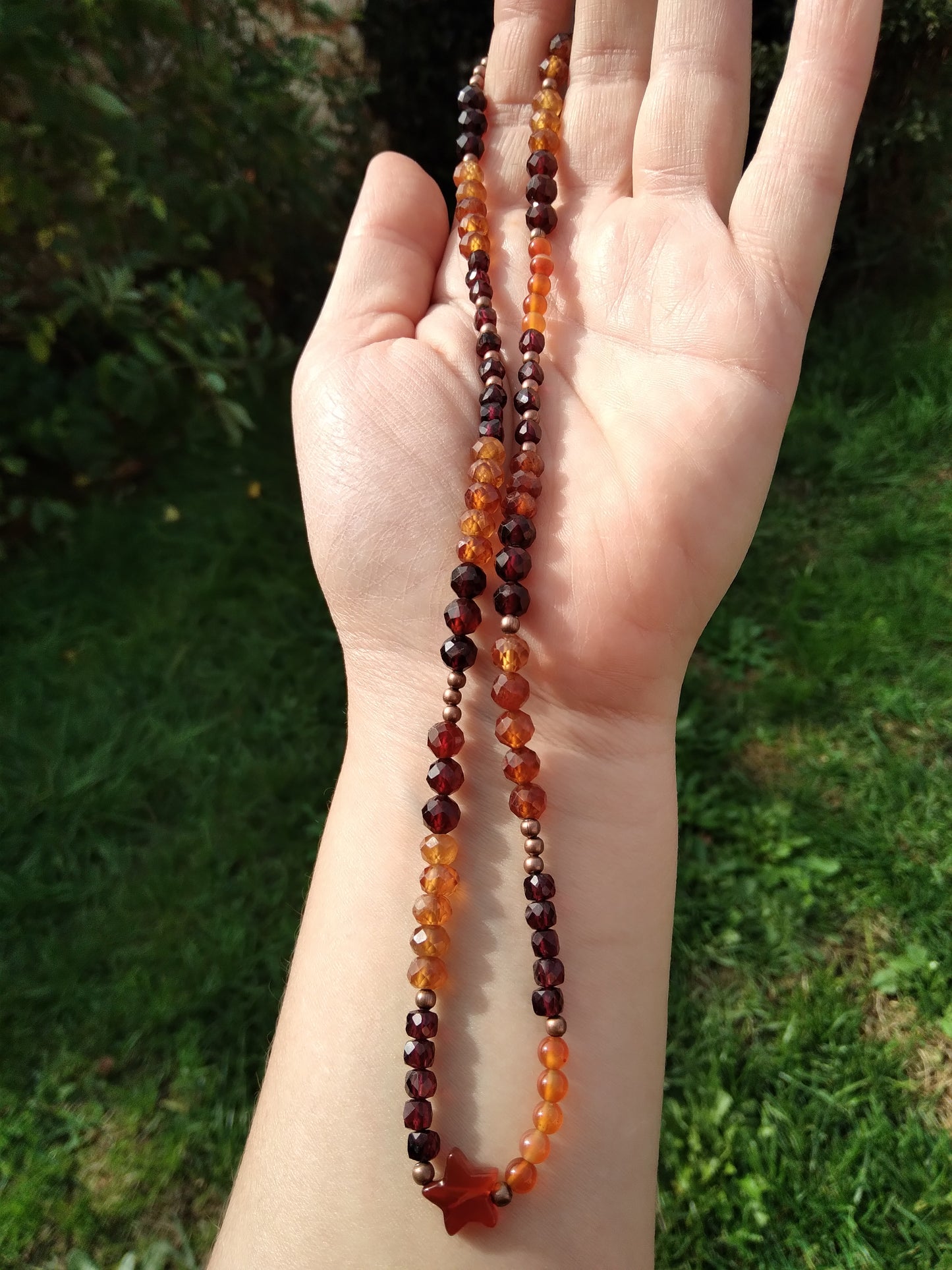 Collier court en grenat almandin, grenat hessonite et cornaline "Chaleur"